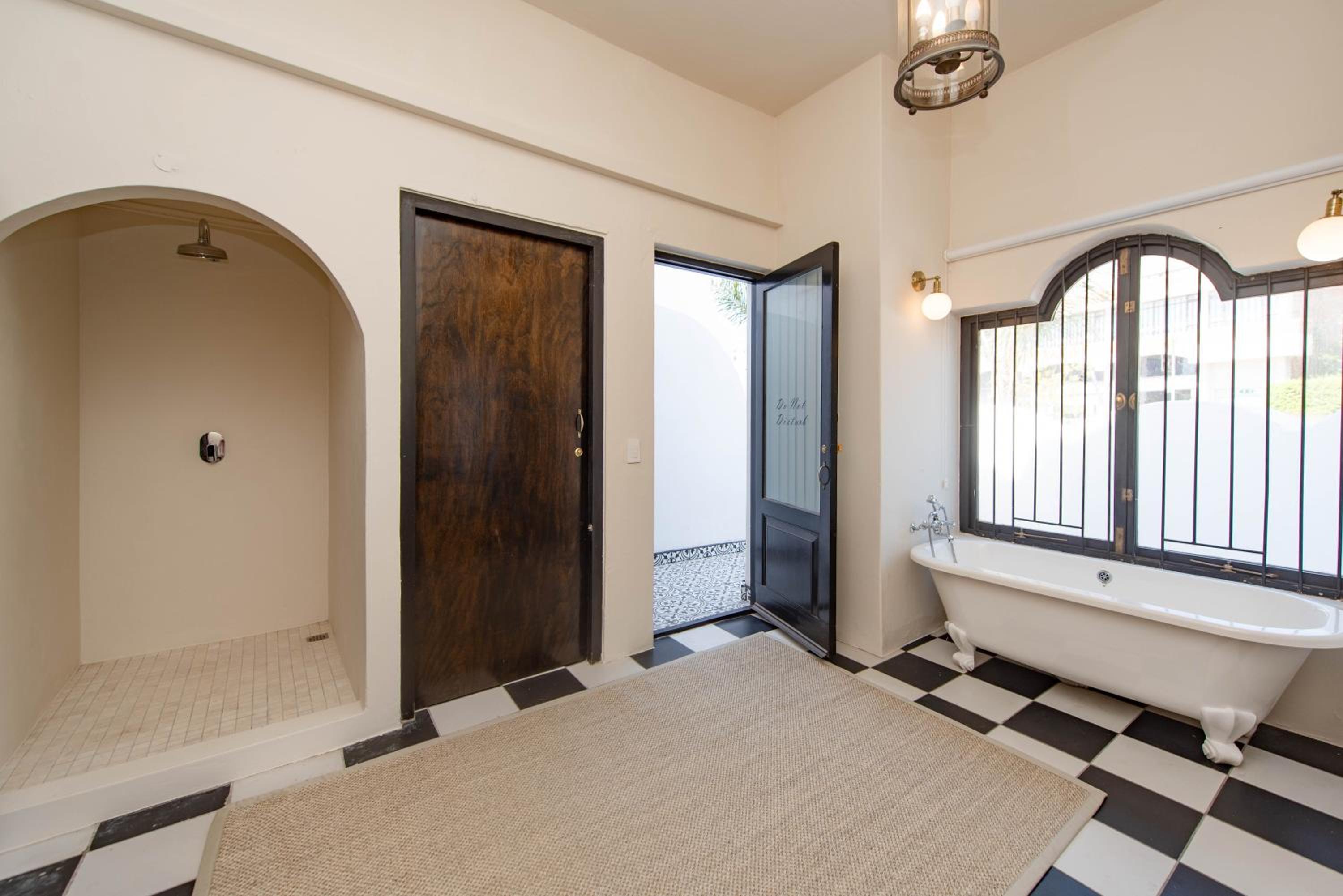 King Suite with Pool View - Photo 4