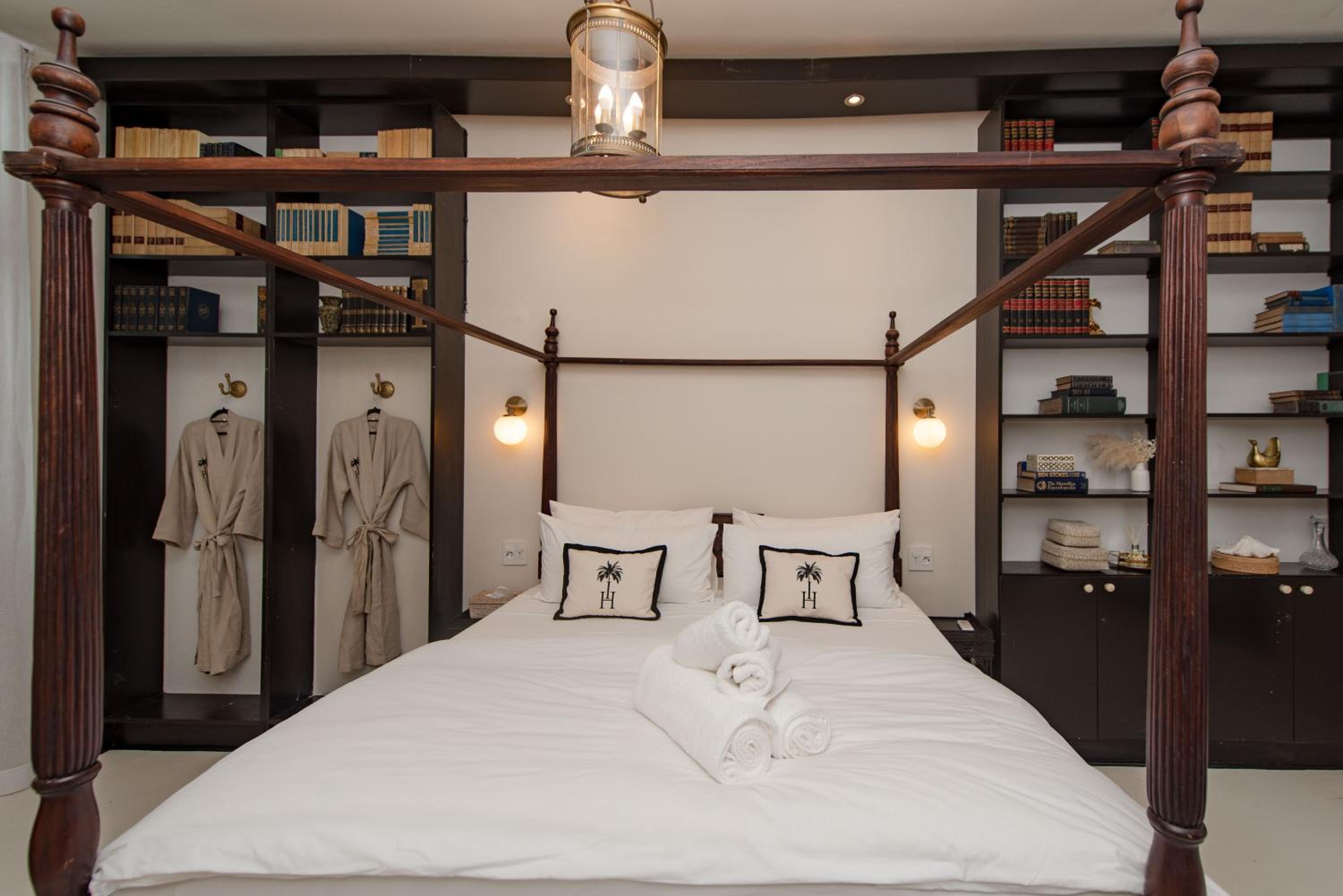 King Suite with Pool View - Photo 9