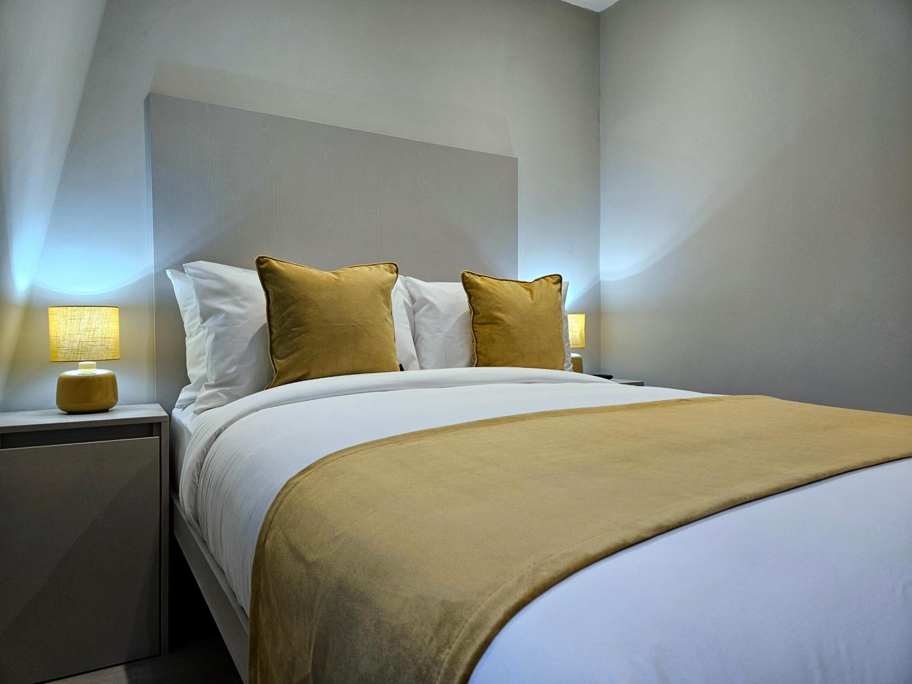 Double Room (Lower Ground Floor, No Windows) photo 3