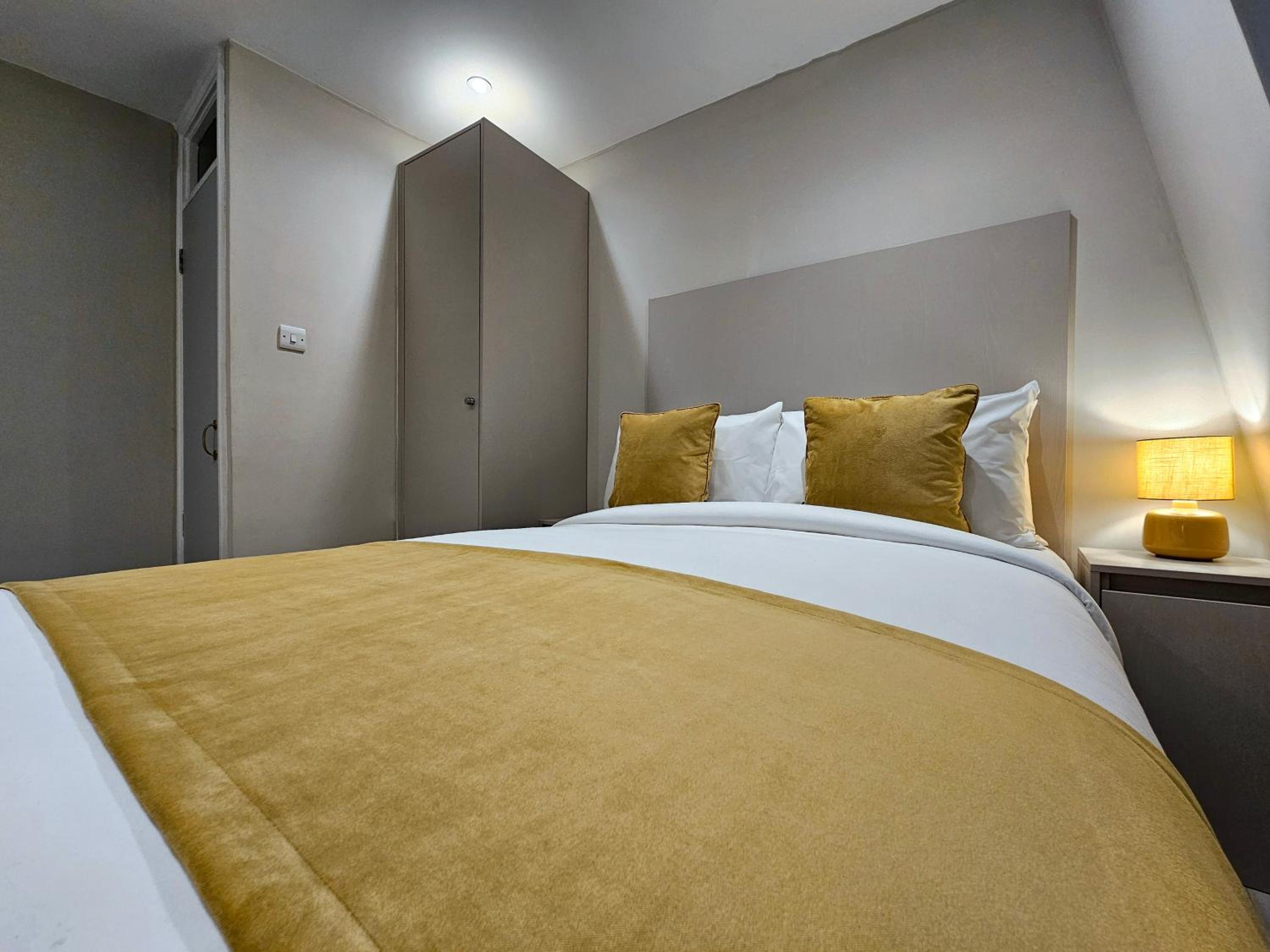 Double Room (Lower Ground Floor, No Windows) photo 1