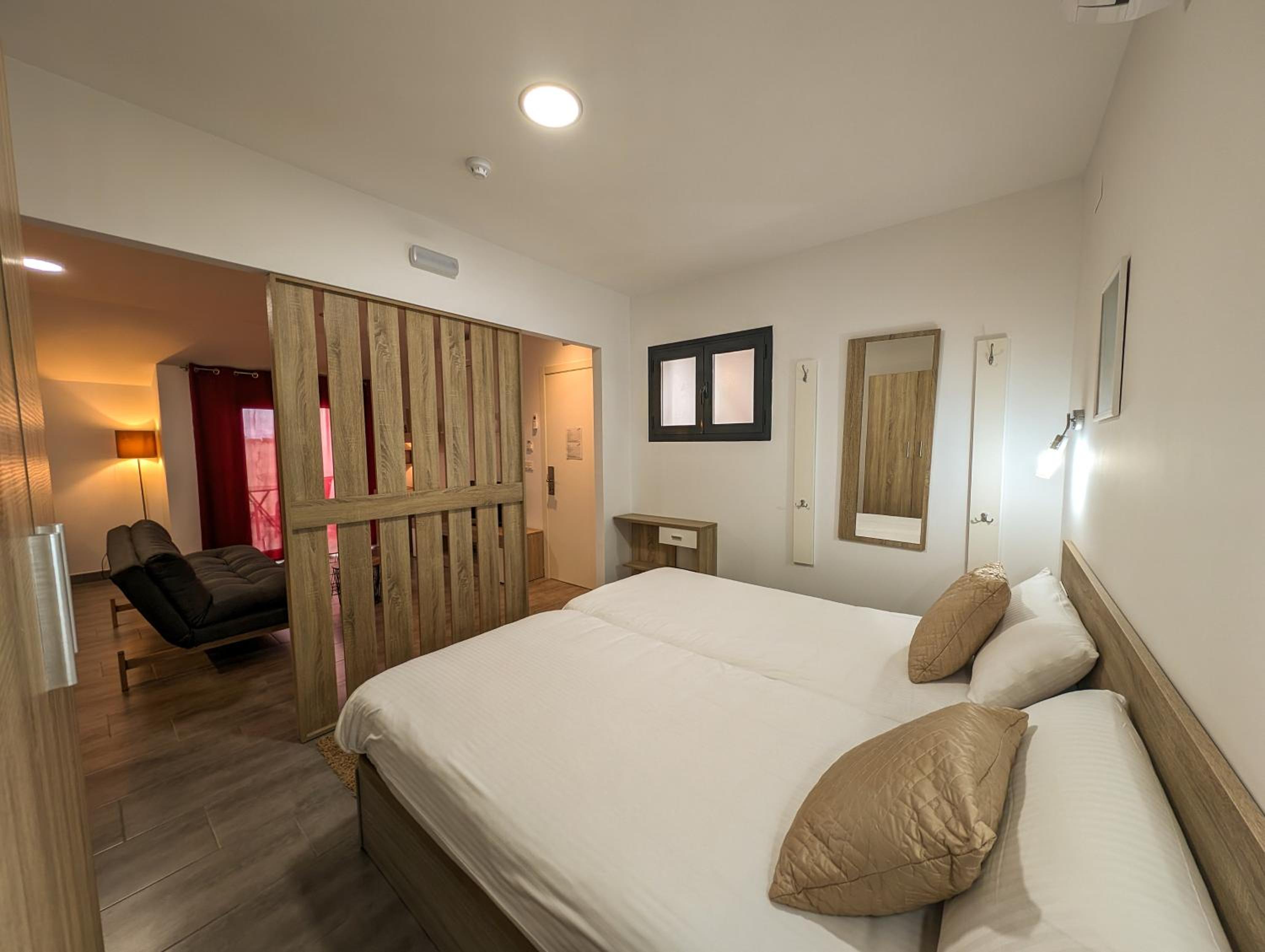 Studio Apartment - Photo 8