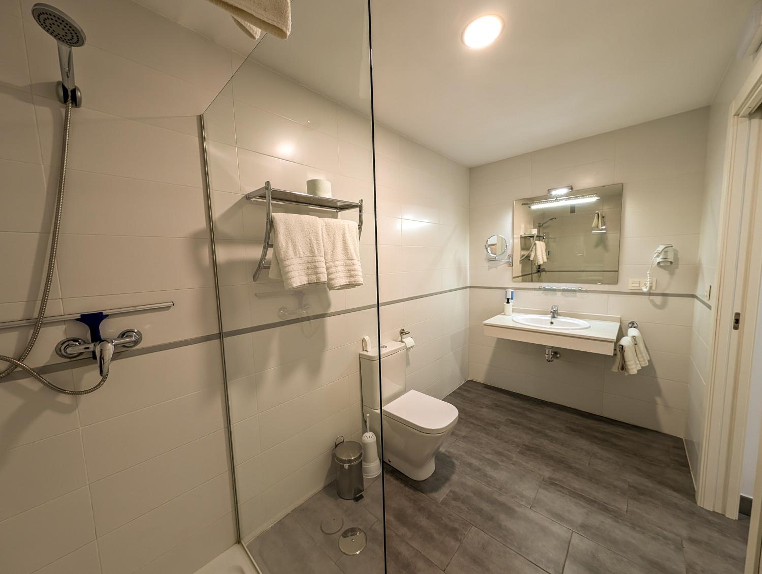 Studio Apartment - Photo 2