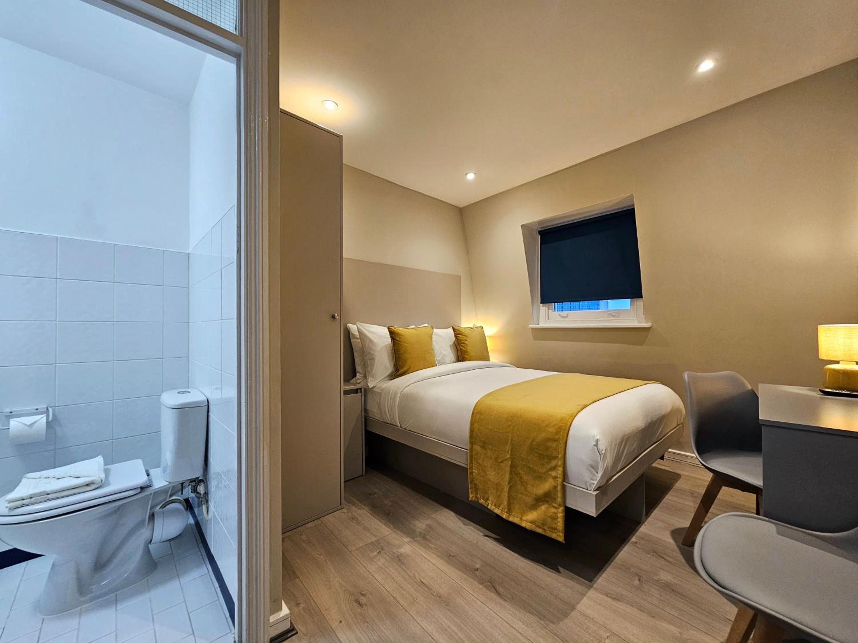 Double Room (No Windows) photo 3