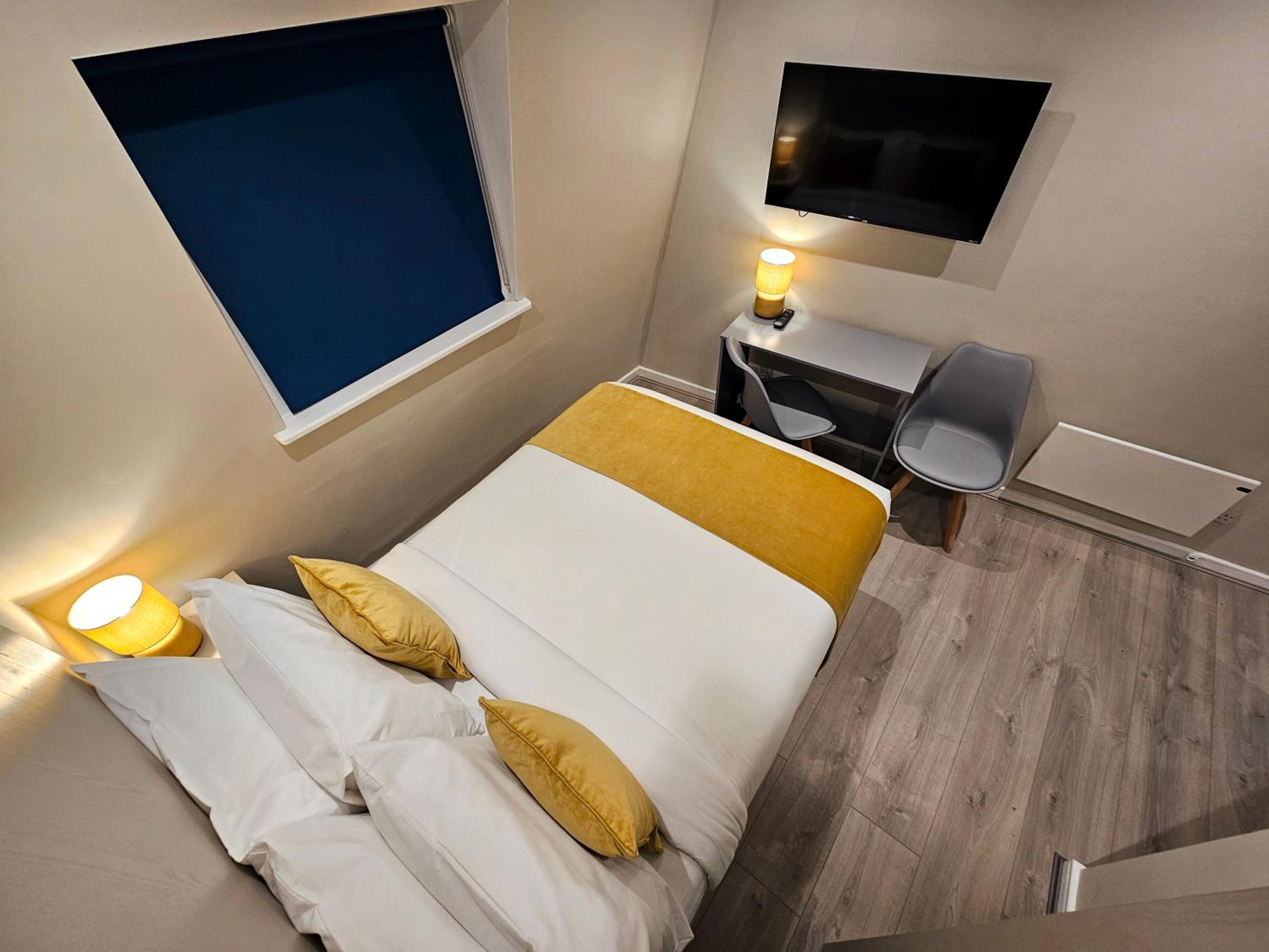 Double Room (No Windows) photo 2