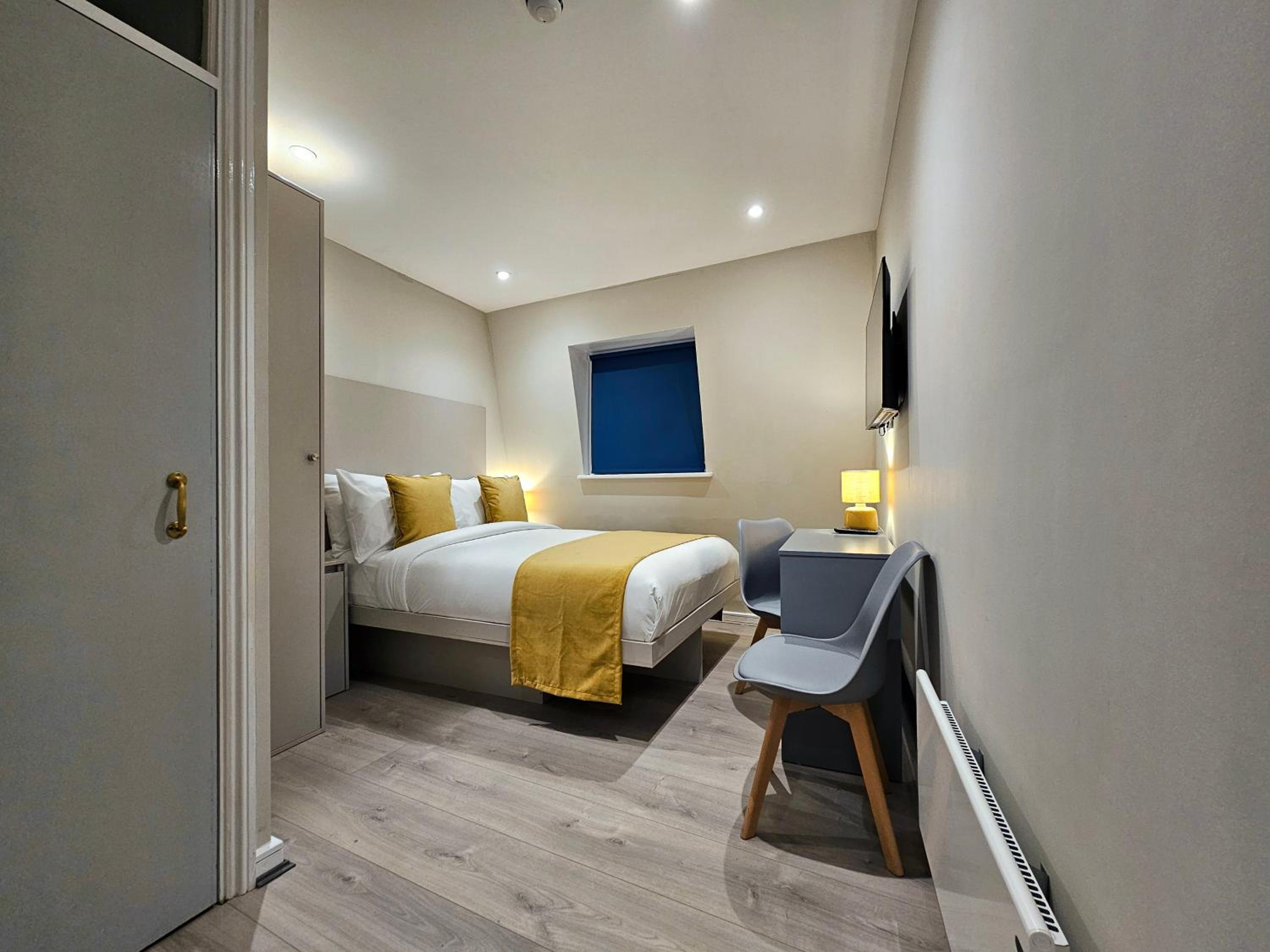 Double Room (No Windows) photo 1