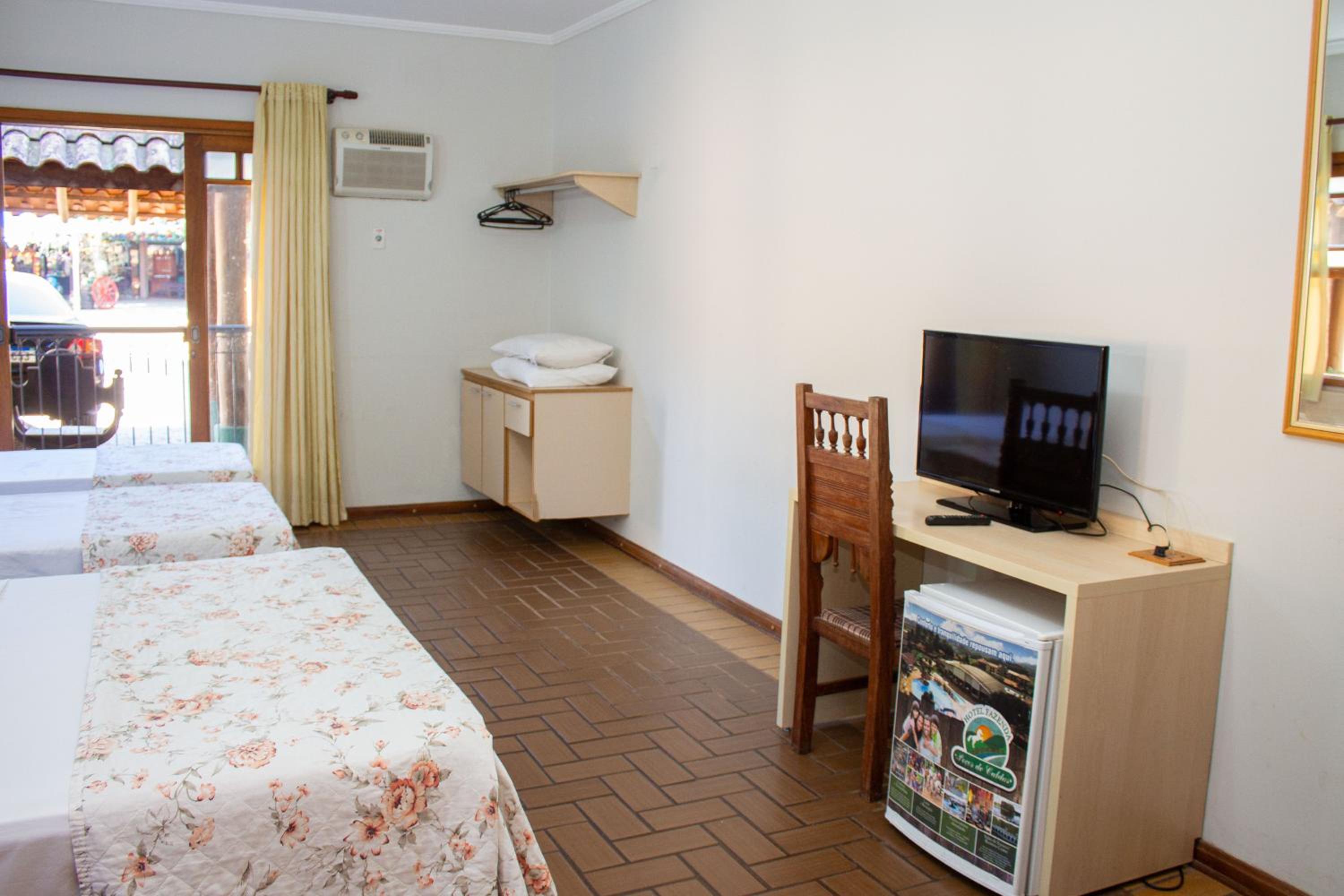 Family Room with Balcony photo 3
