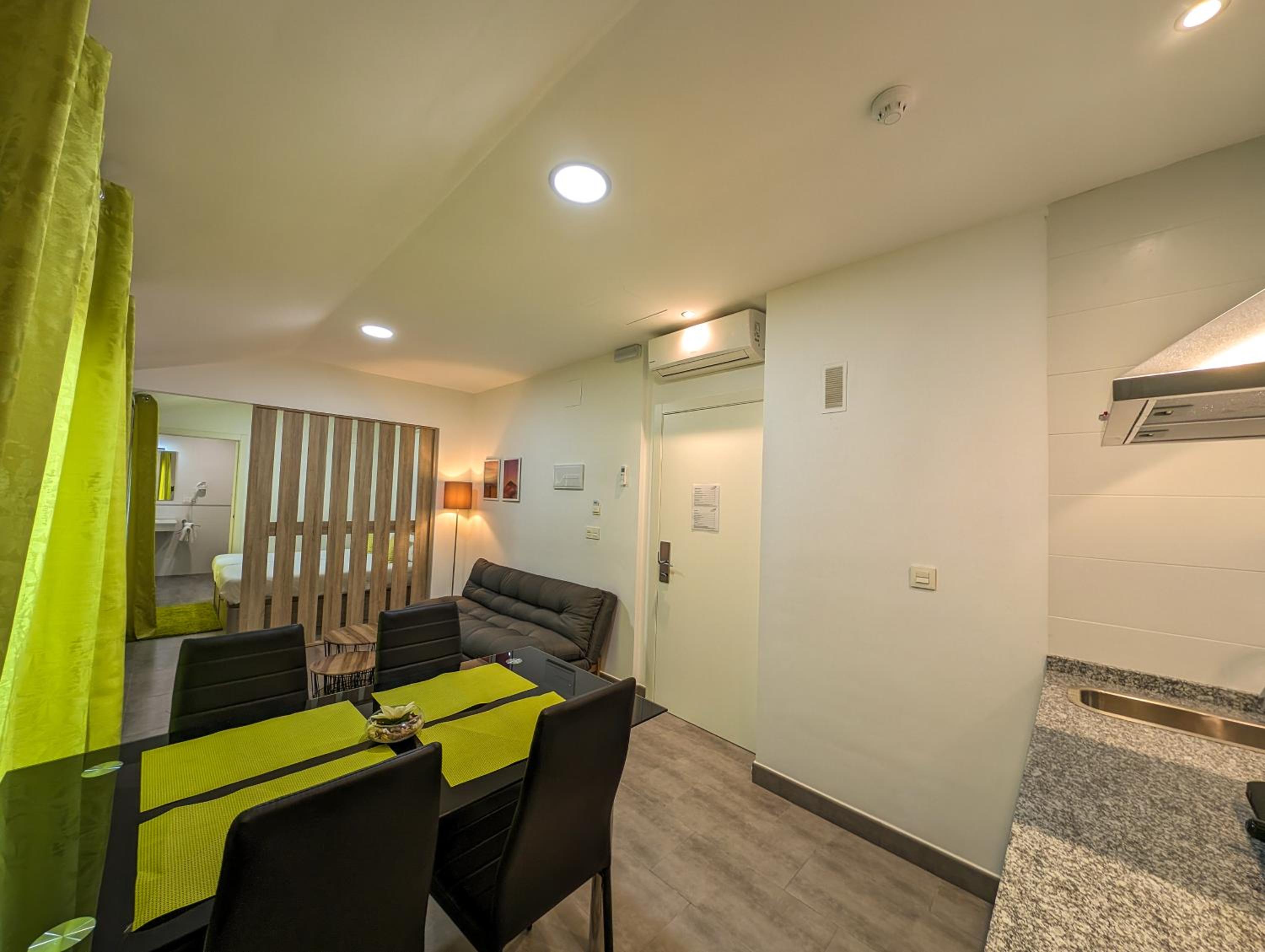 Penthouse Apartment - Photo 7