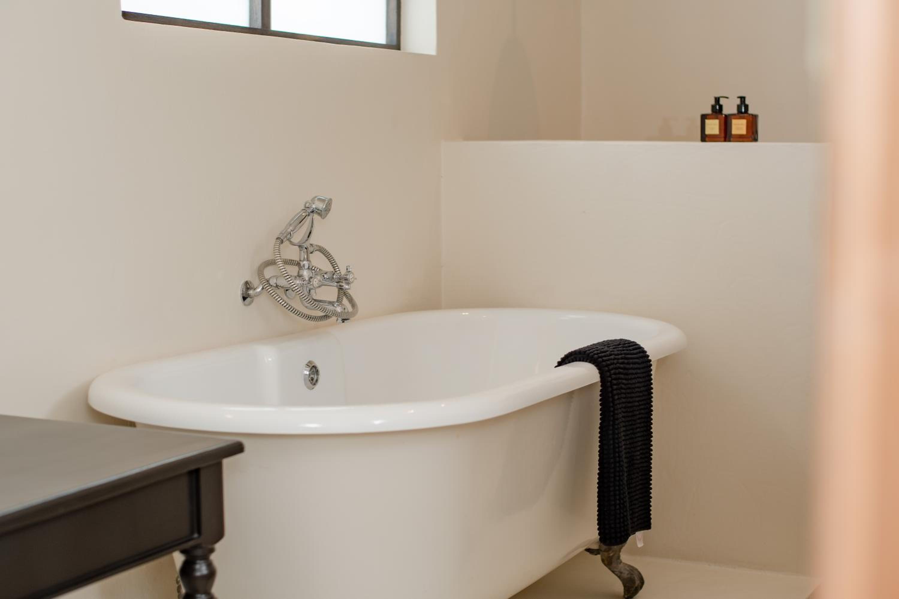 Standard Twin Room - Photo 5