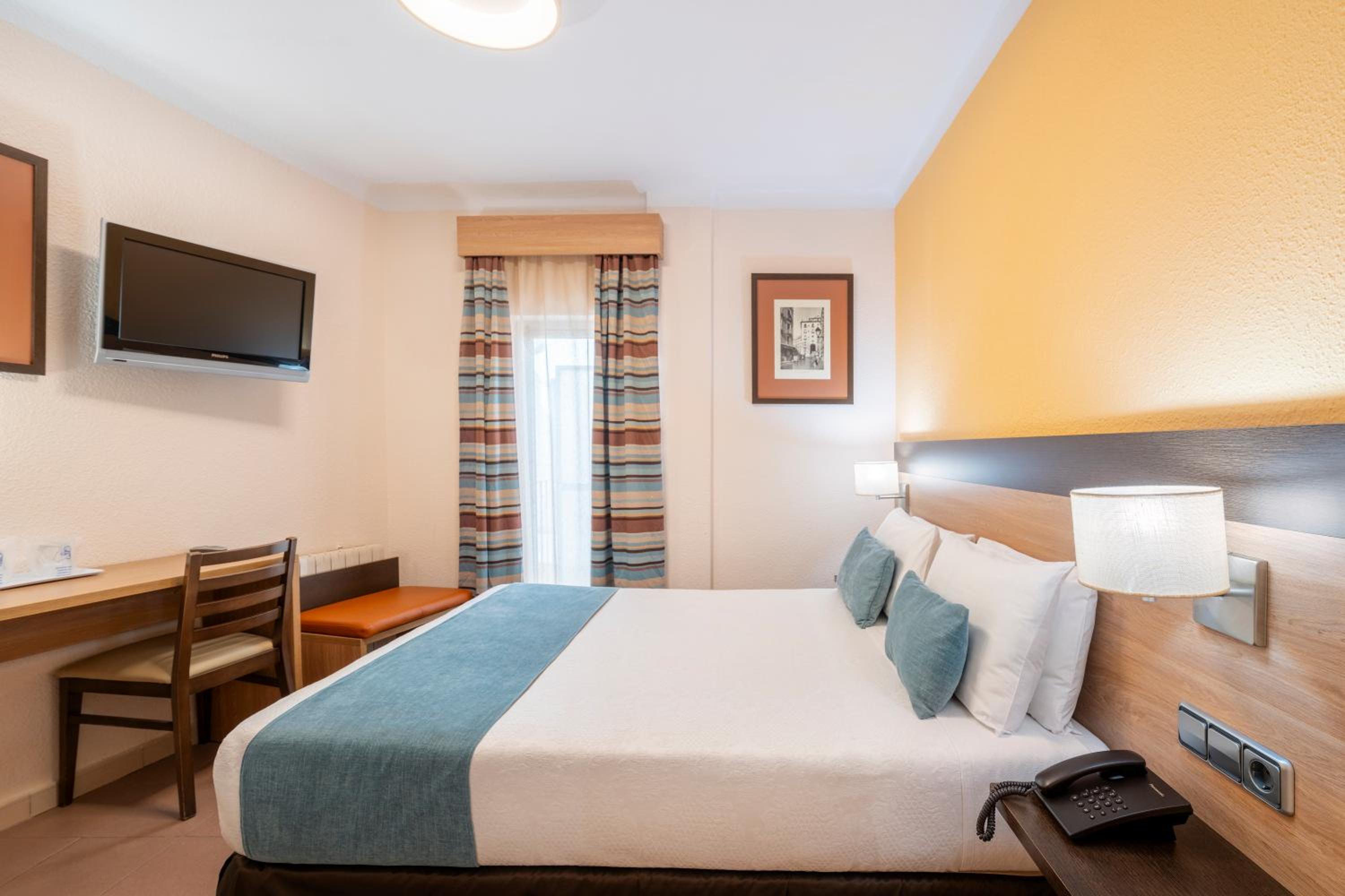Double or Twin Room - Photo 17