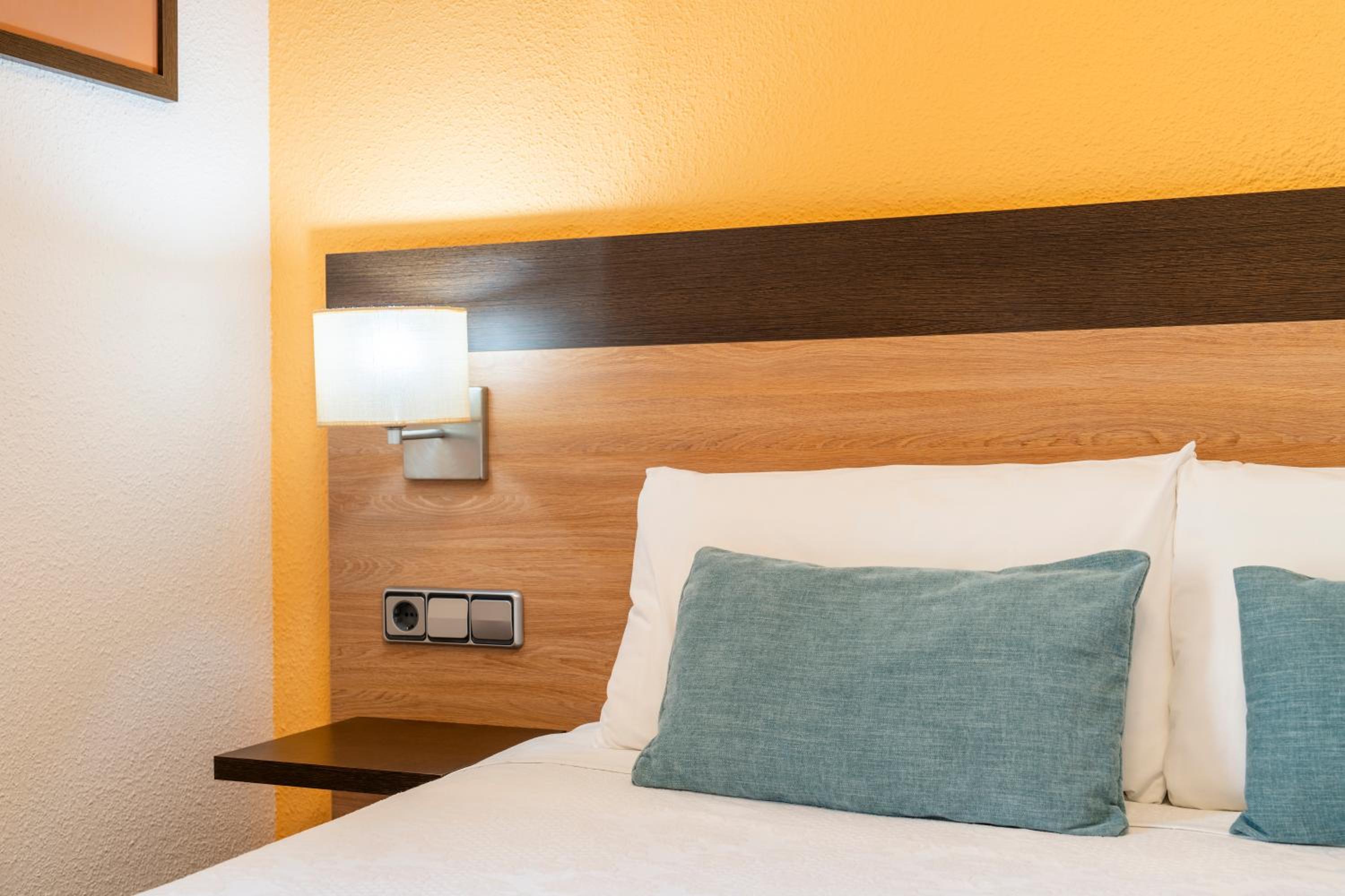 Double or Twin Room - Photo 19