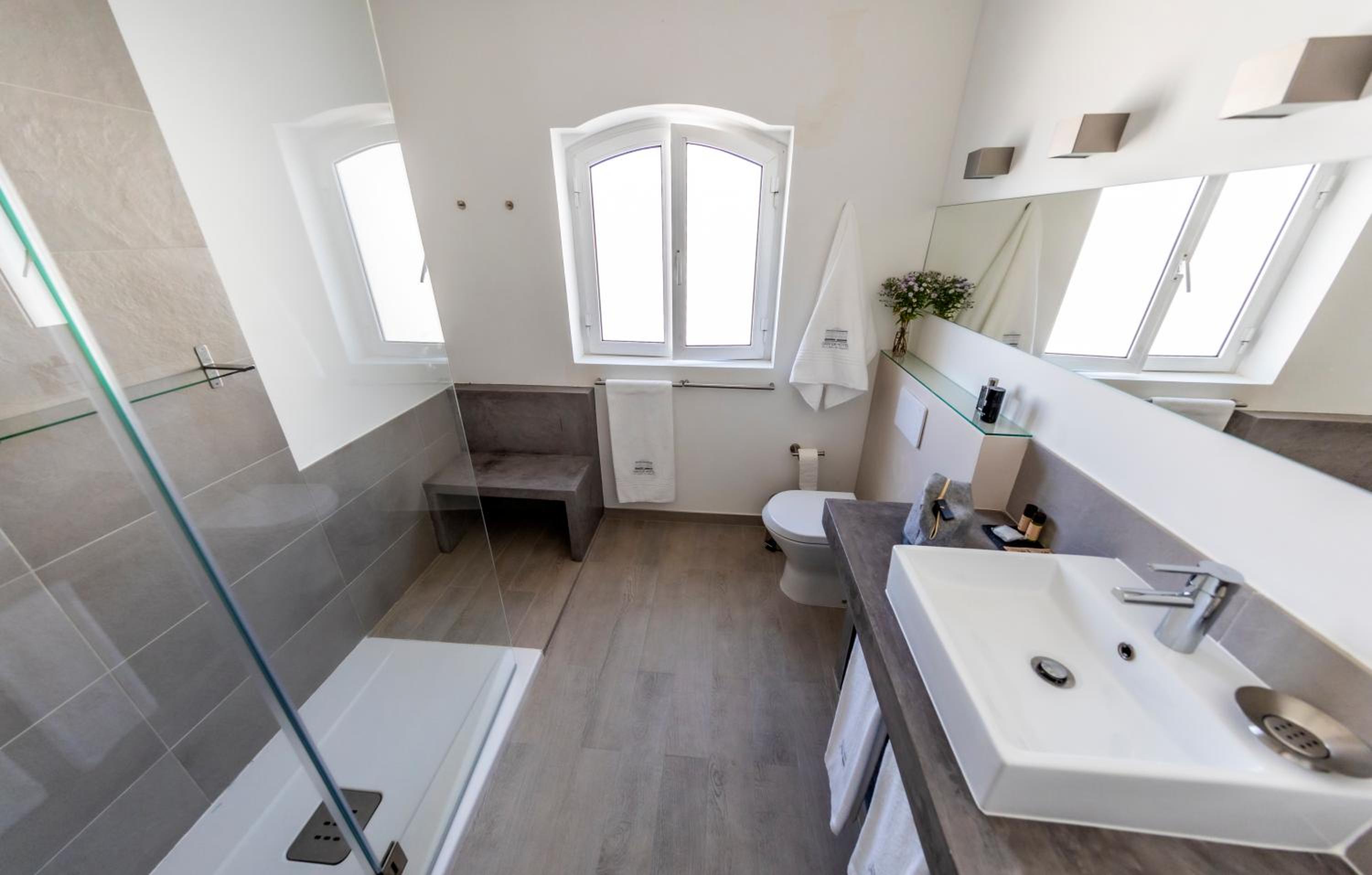 Superior Suite - Photo 4