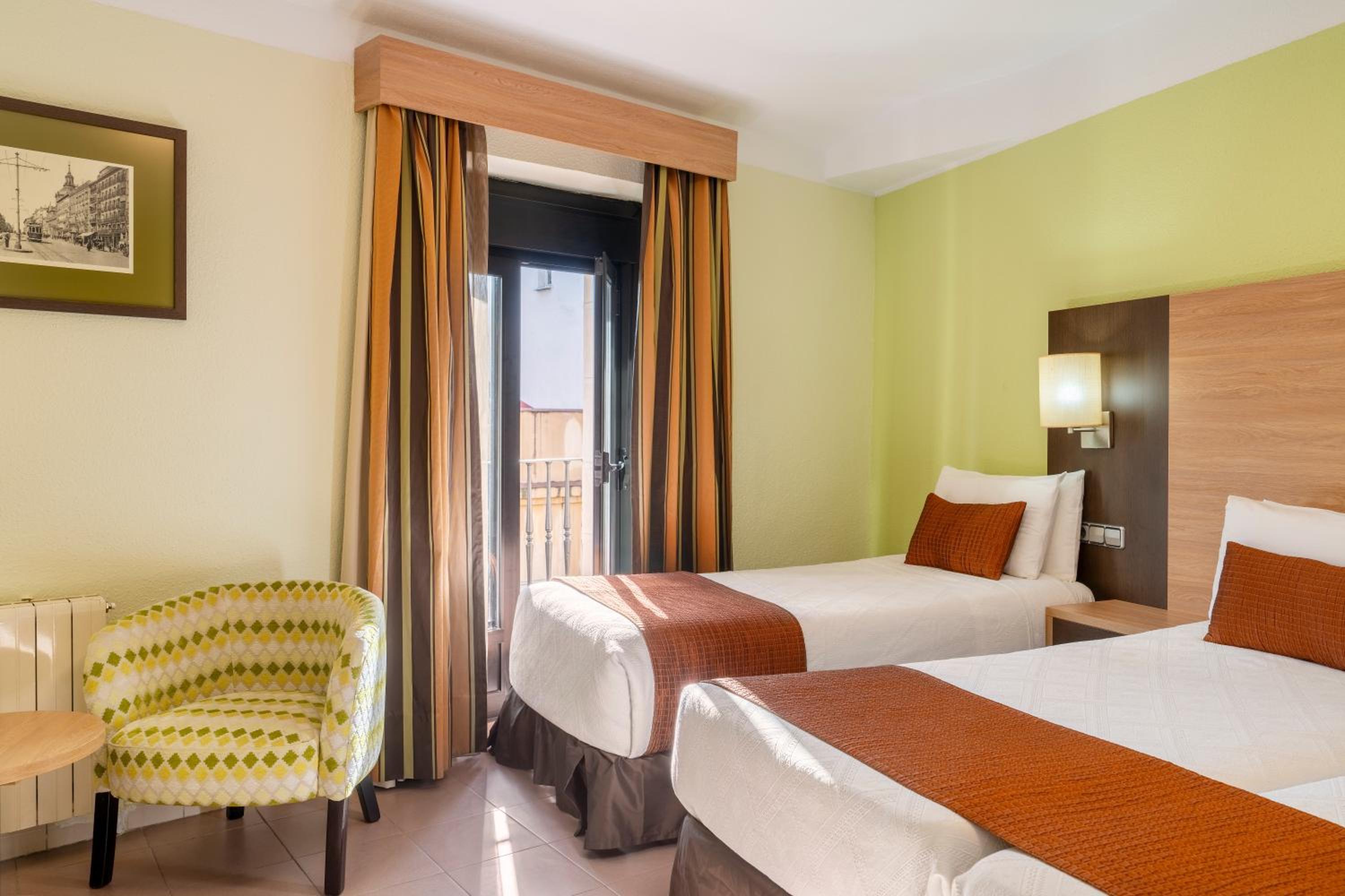 Triple Room - Photo 18