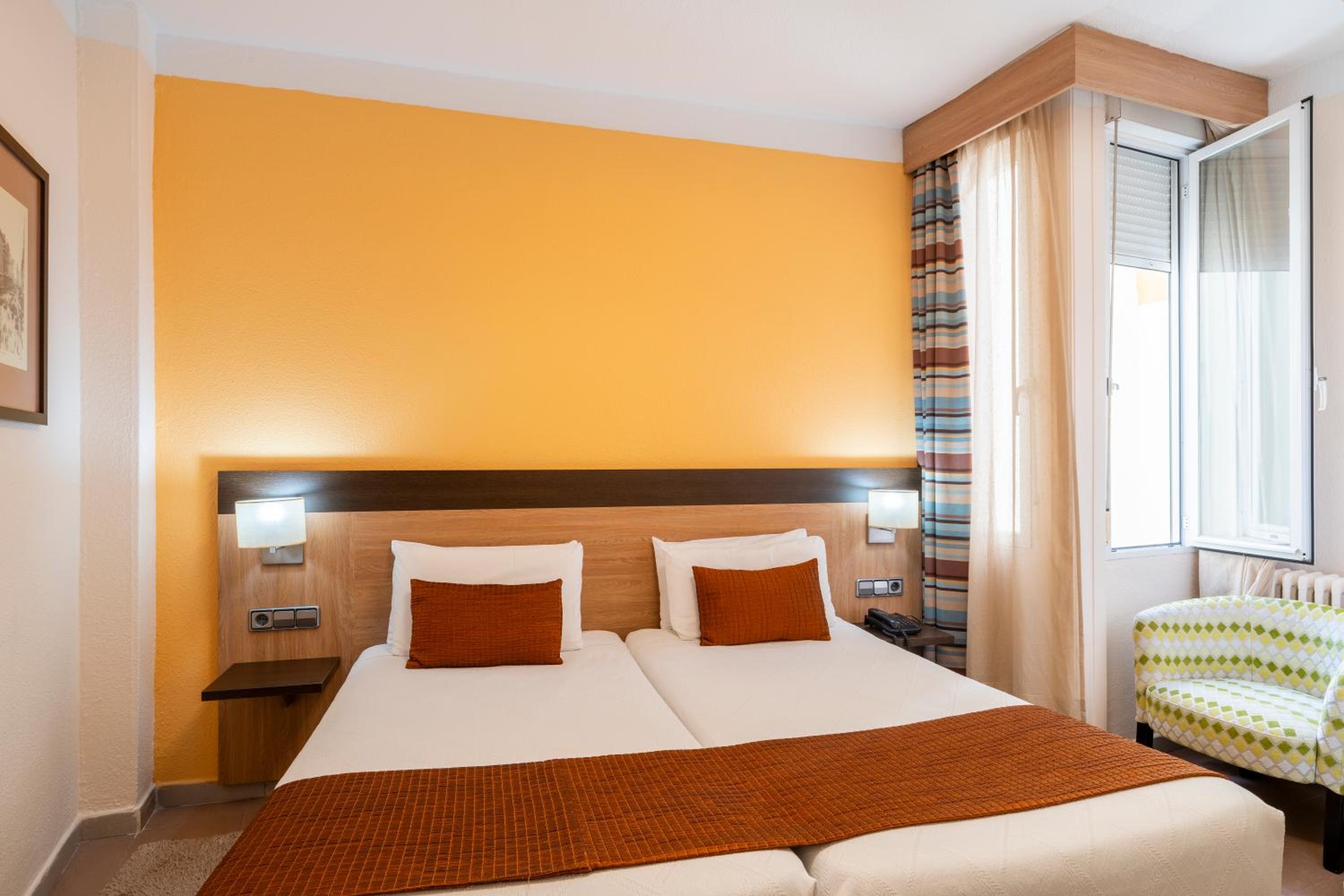 Double or Twin Room - Photo 22