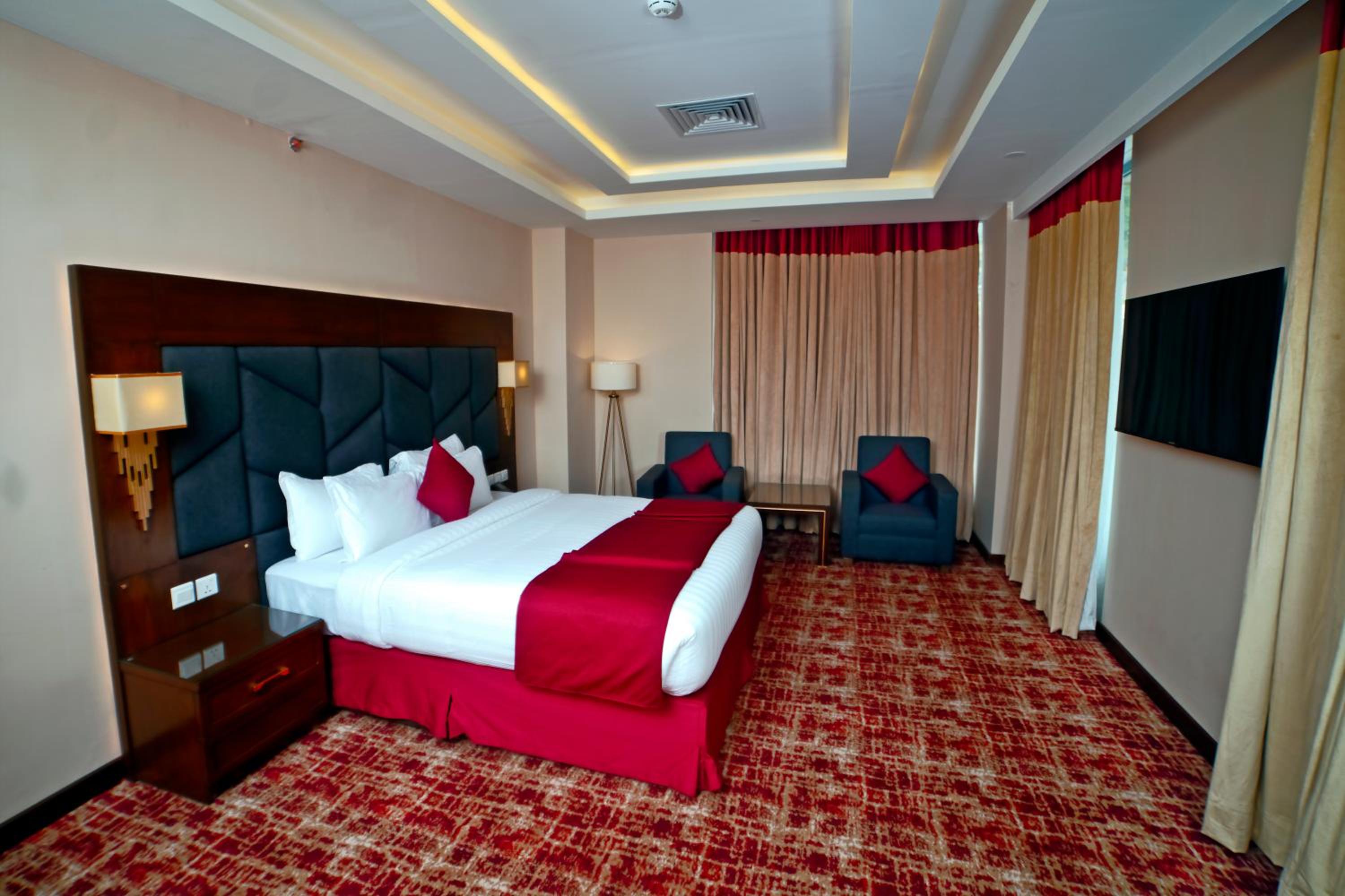 Ambassador Suite with Pine View - Photo 3