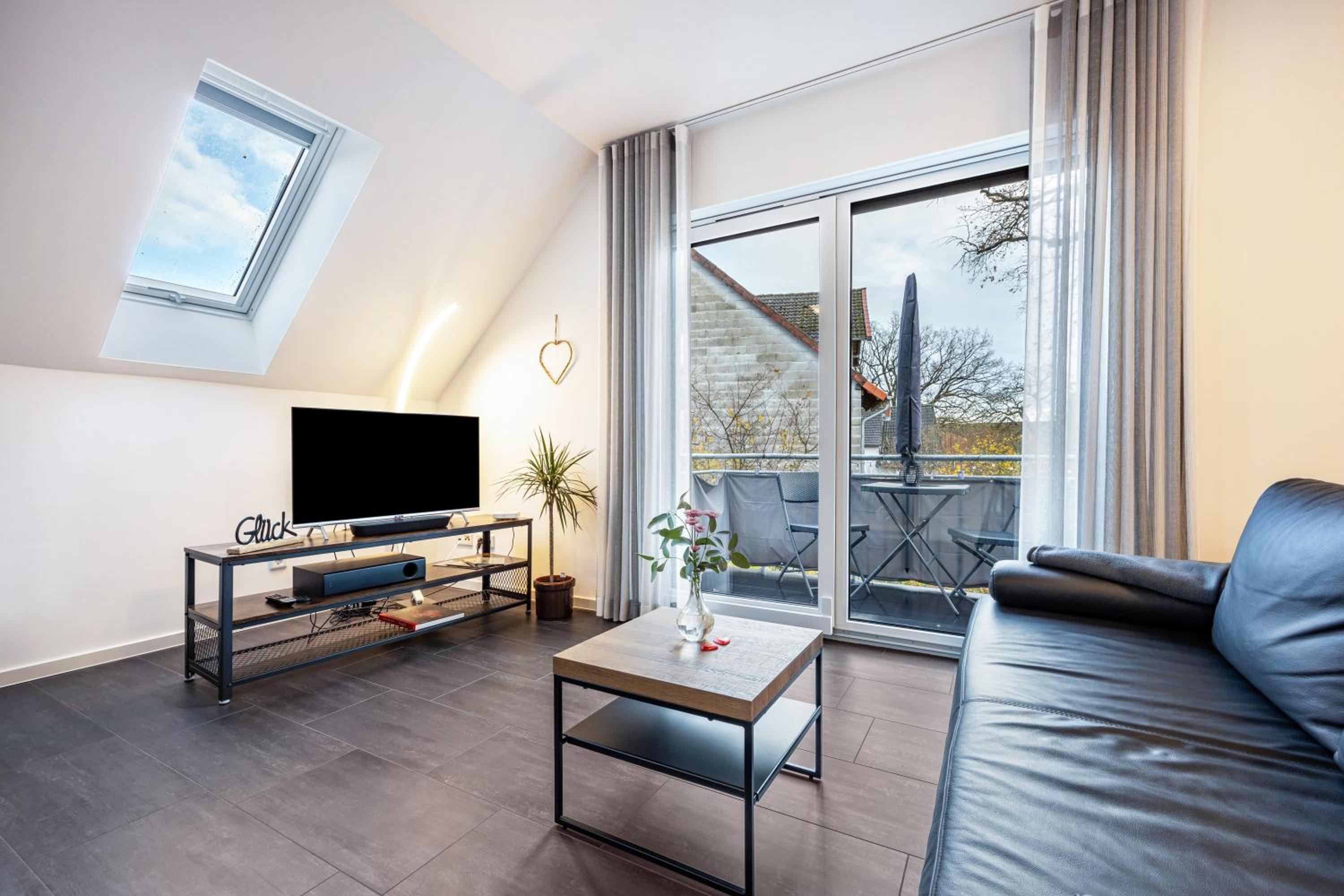 Superior One-Bedroom Apartment with Balcony