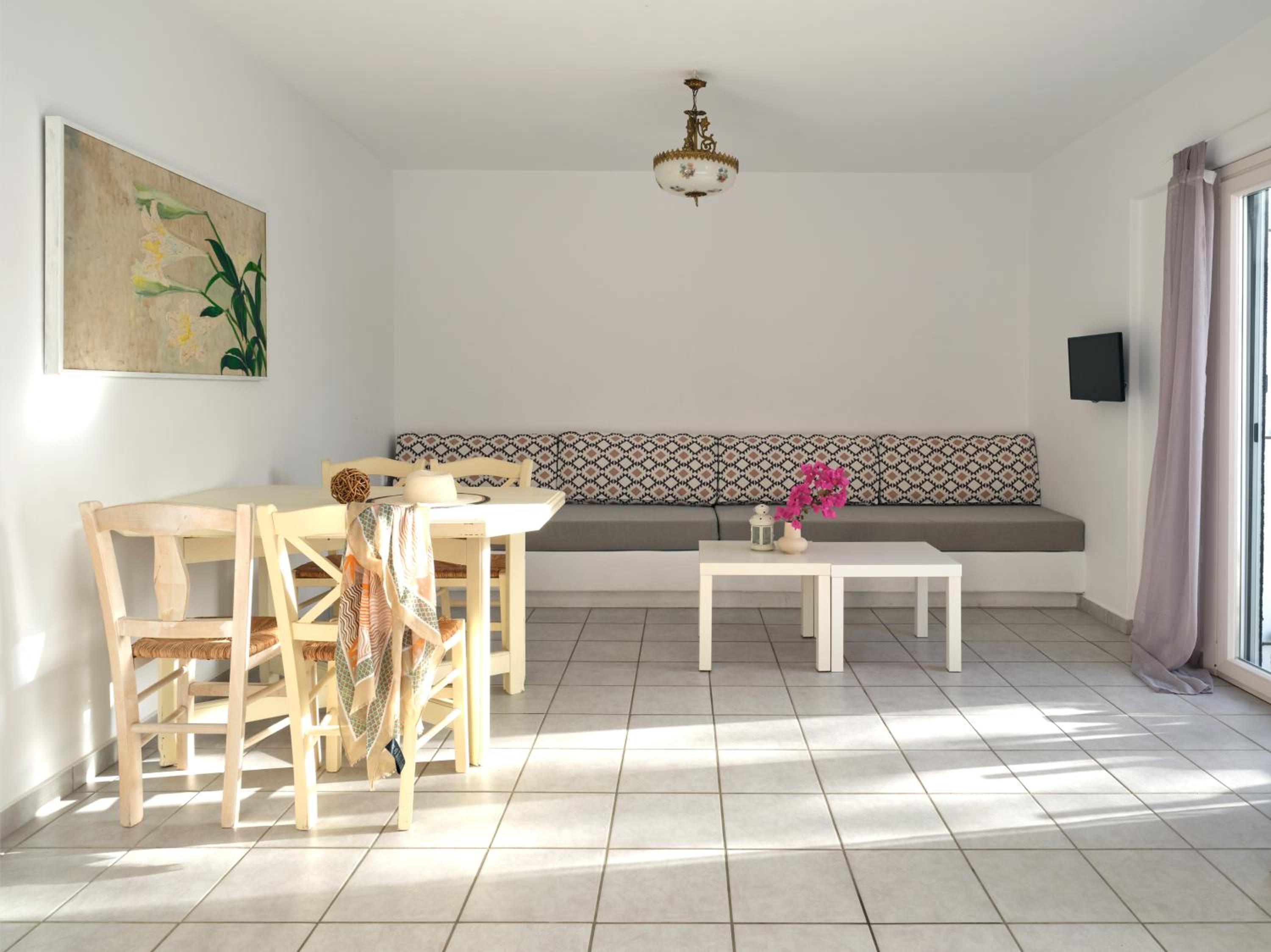 Hermes - Two Bedroom Apartment with Patio
