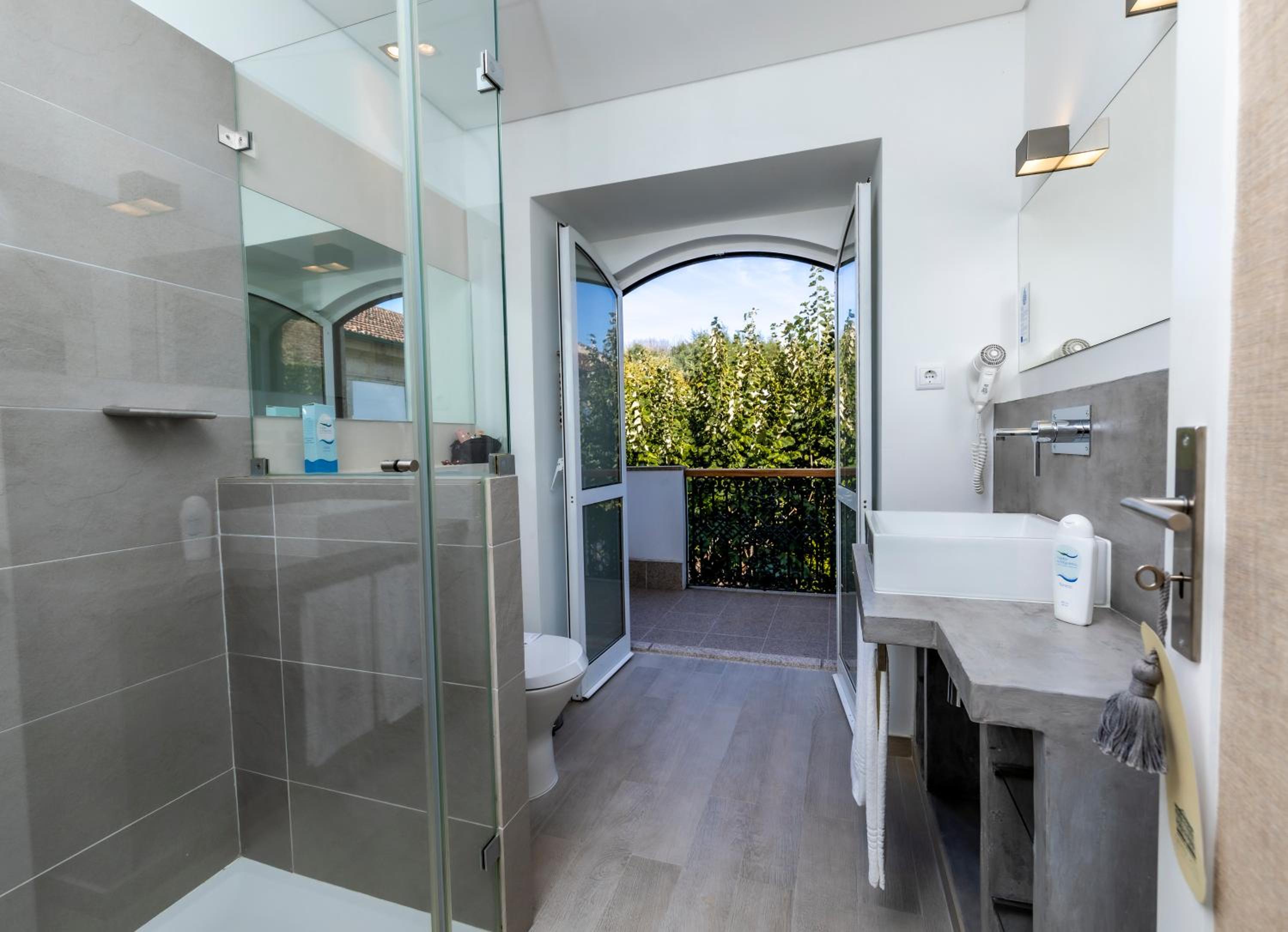 Double Room with Balcony - Photo 4