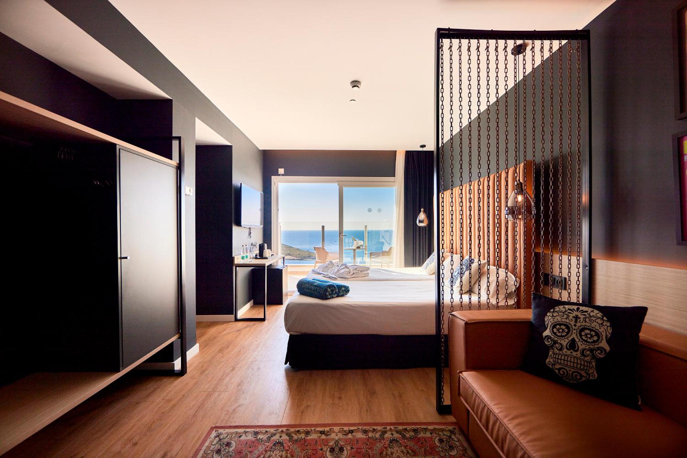 Start Me Up Suite with Sea View thumbnail 6