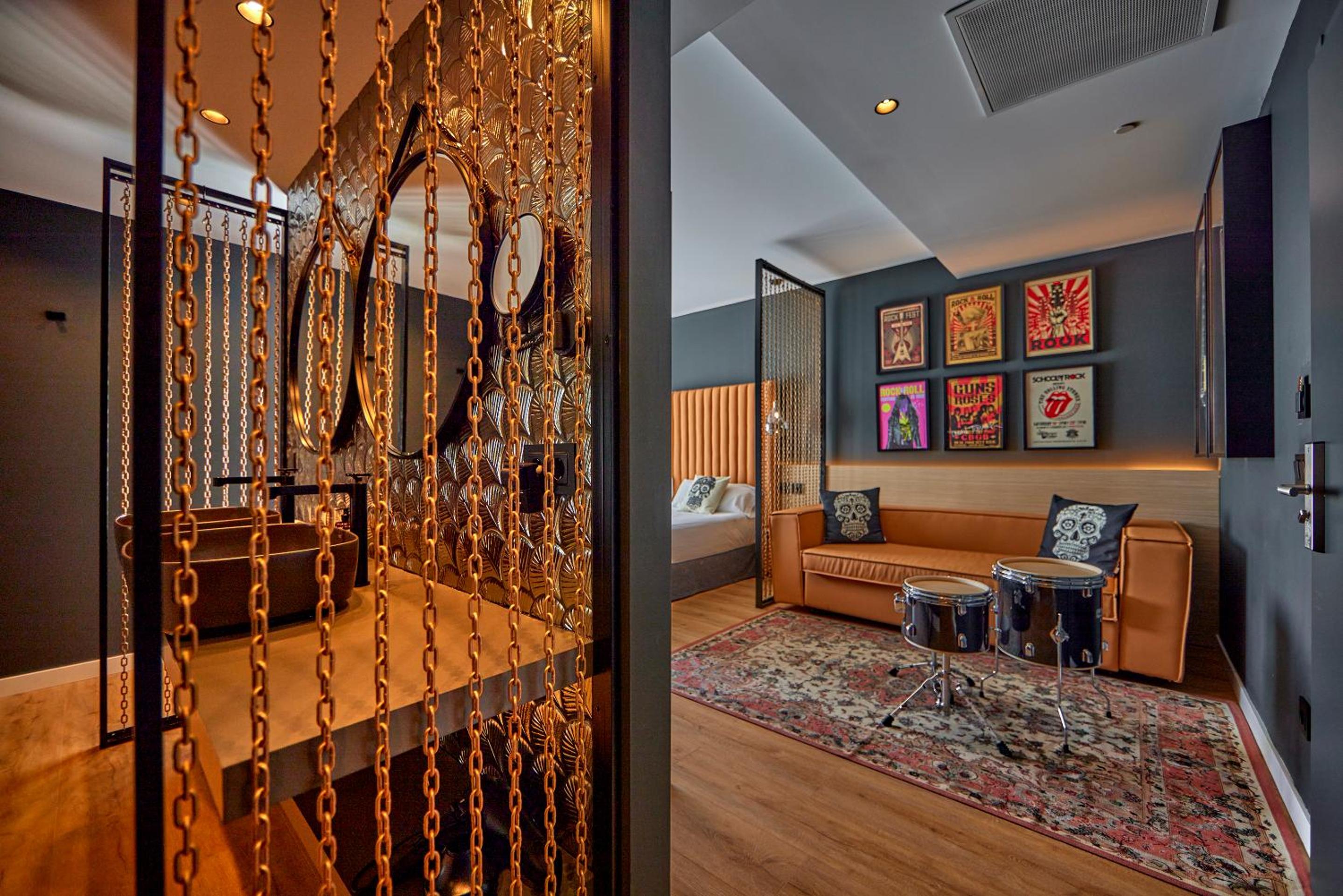 Start Me Up Suite with Sea View