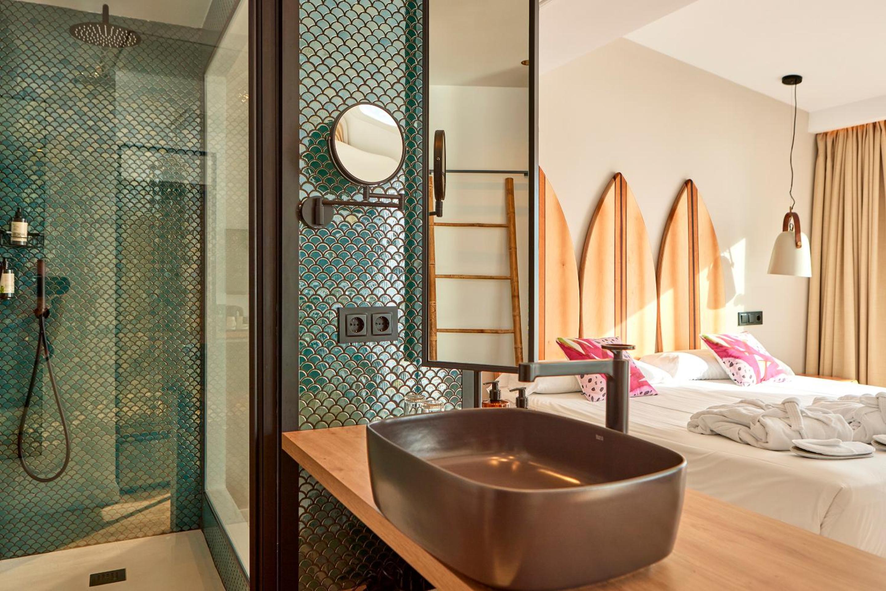 Hang Loose Suite with Sea View thumbnail 6