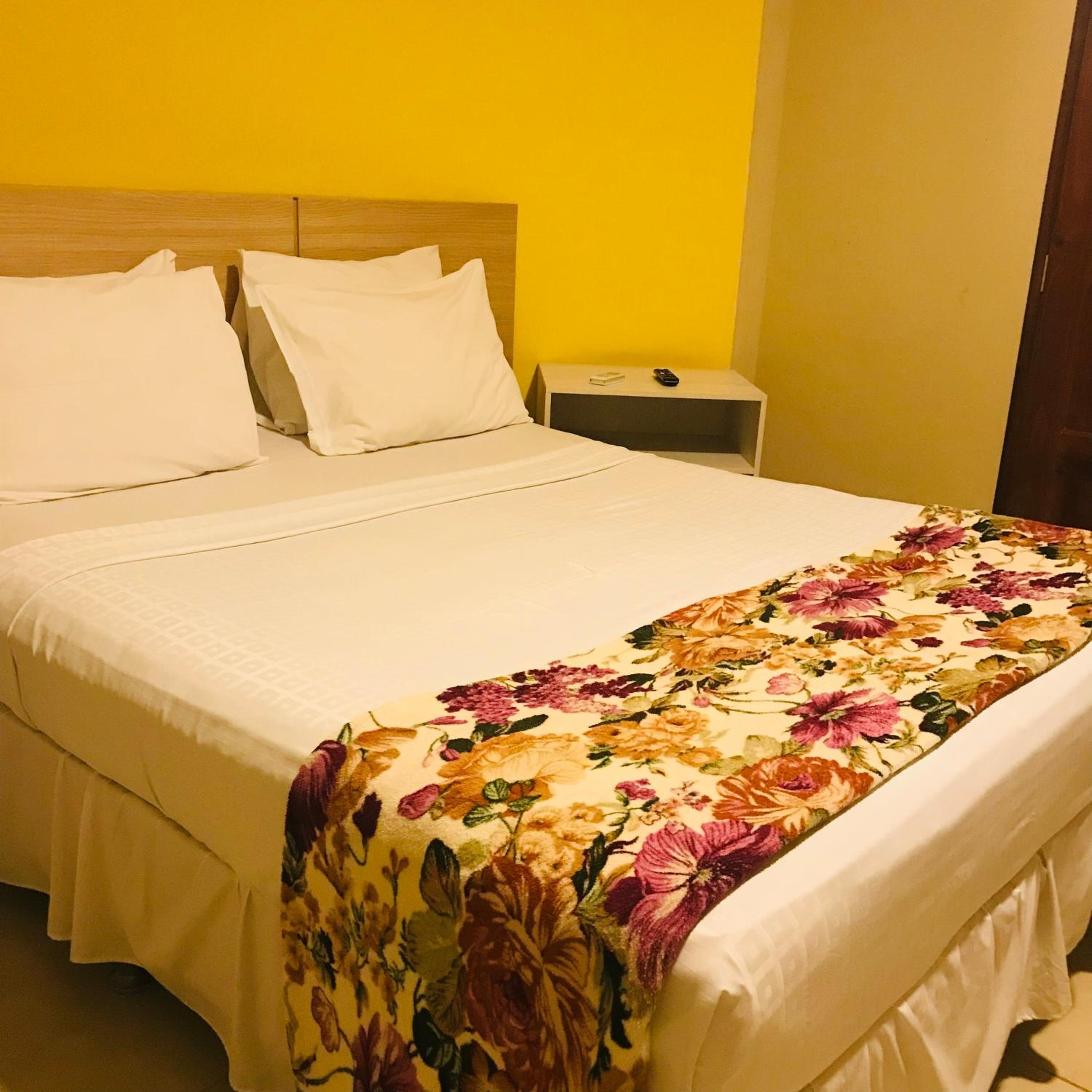 Deluxe Room - Photo 9