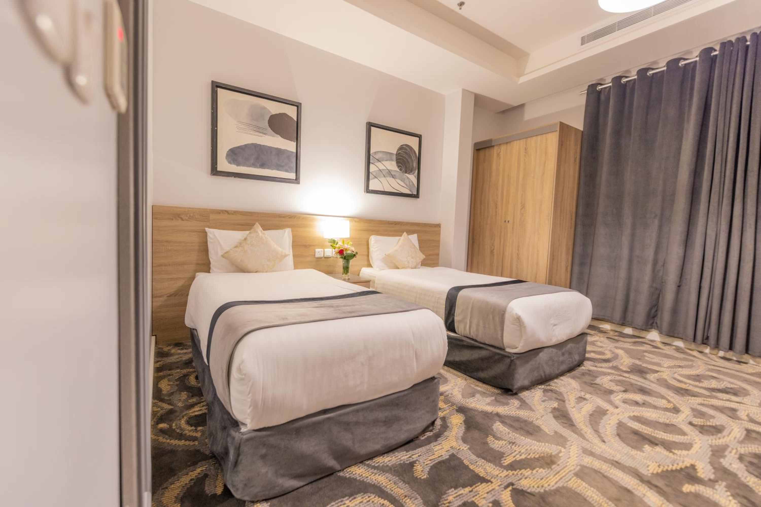 Standard Twin Room - Photo 7