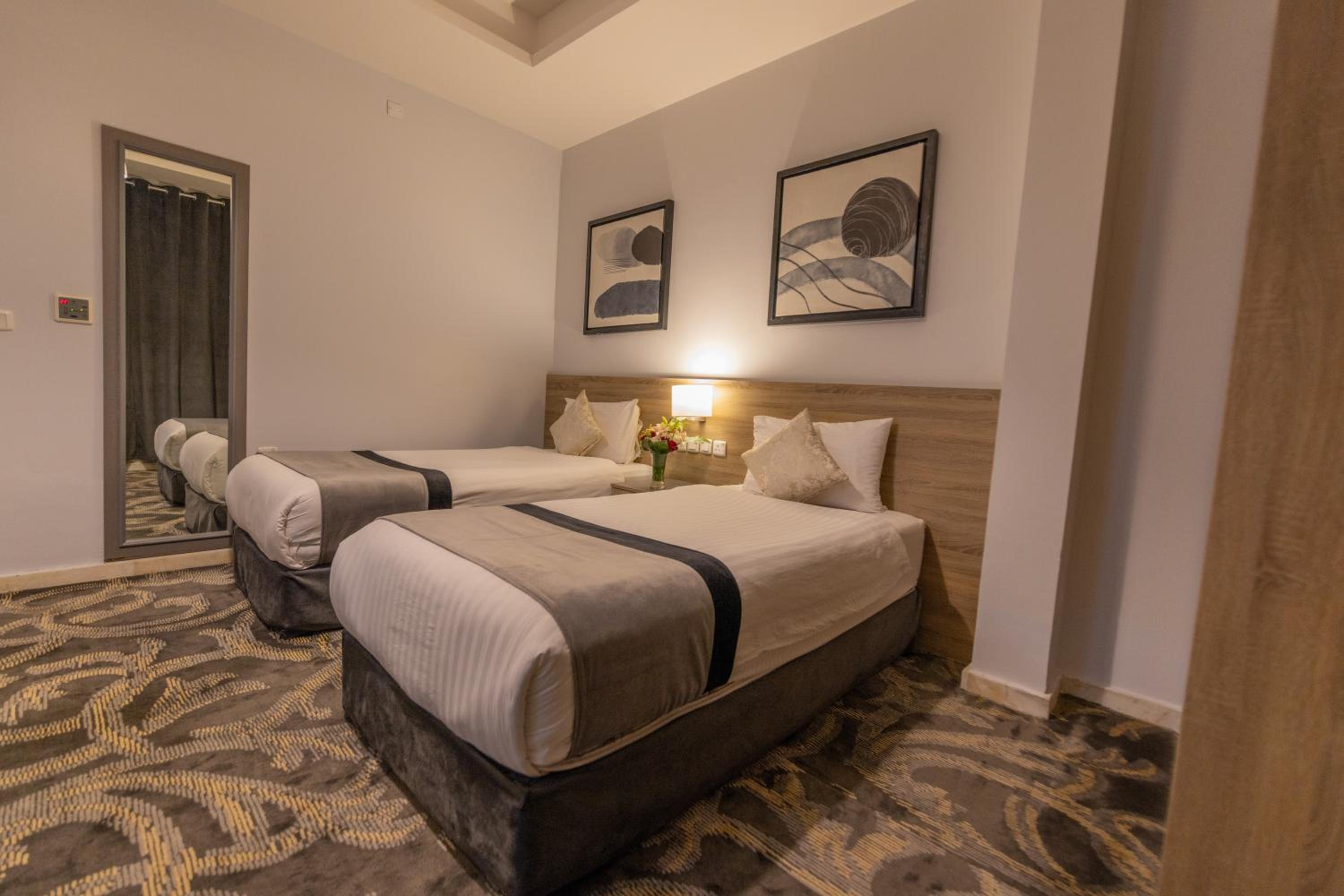 Standard Twin Room - Photo 11