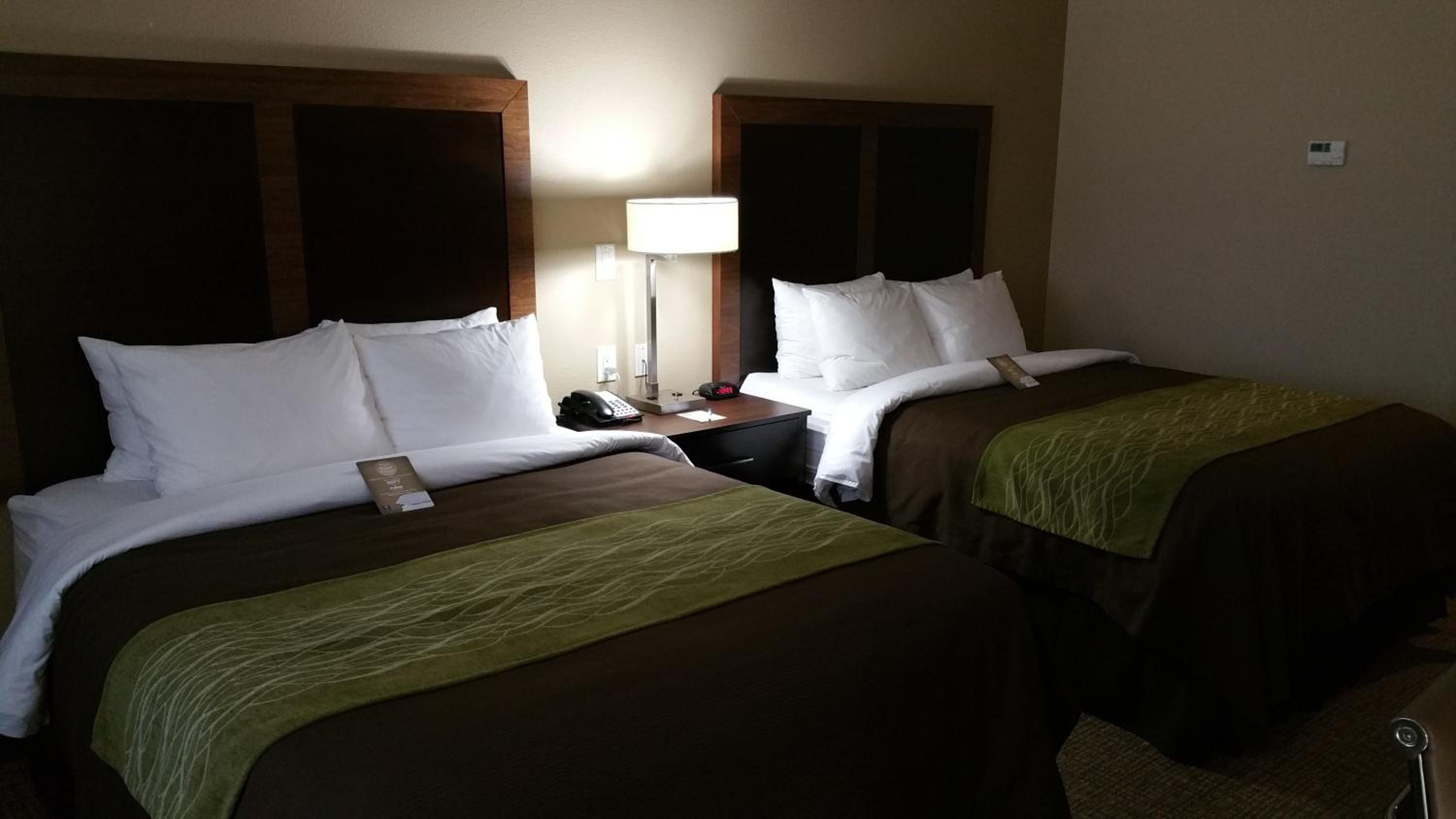 Queen Room with Two Queen Beds photo 3