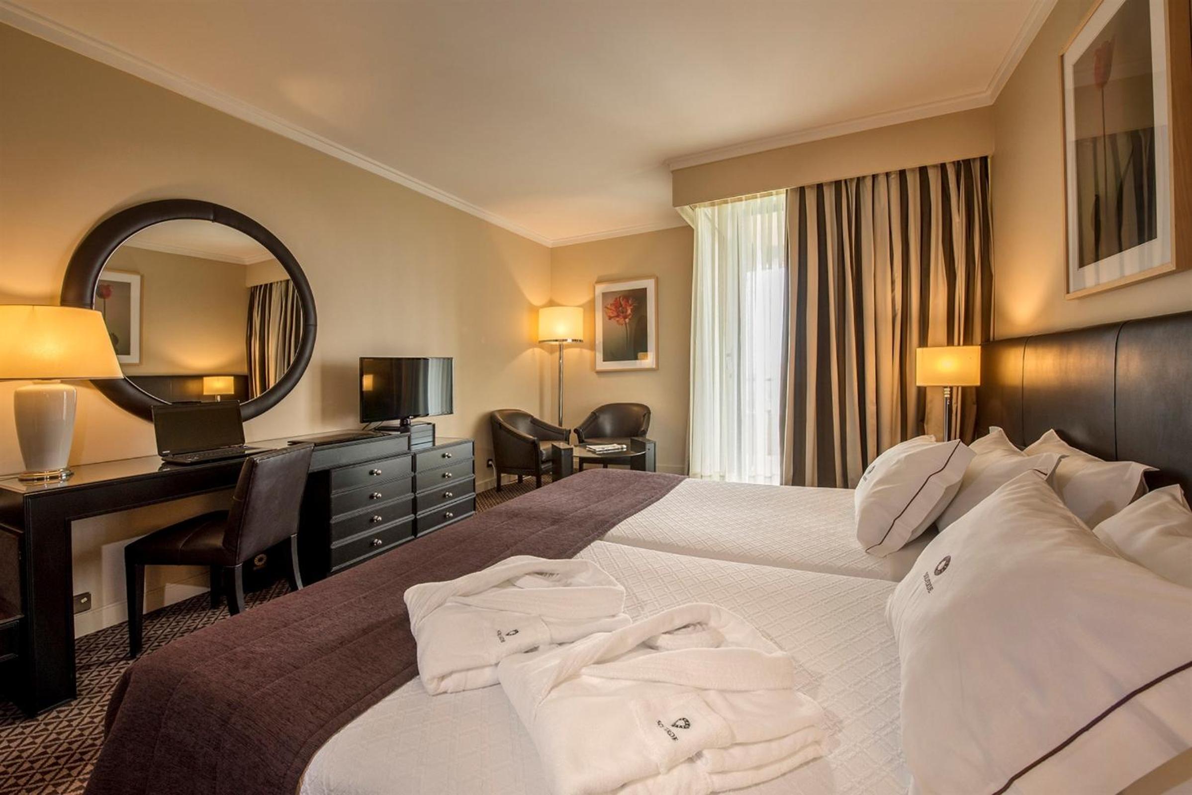 Superior Double or Twin Room - Photo 5