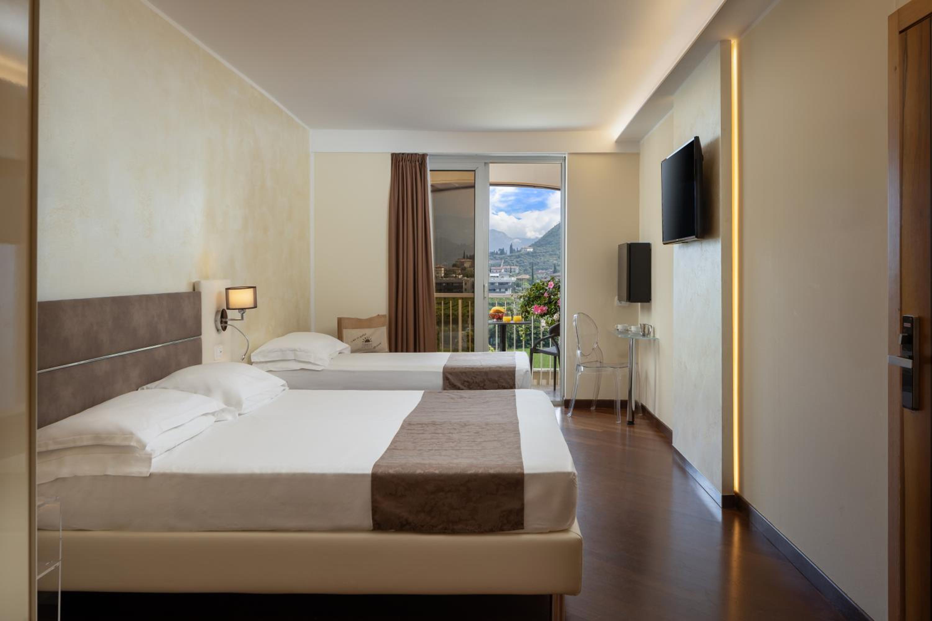Standard Triple Room with Balcony - Photo 1