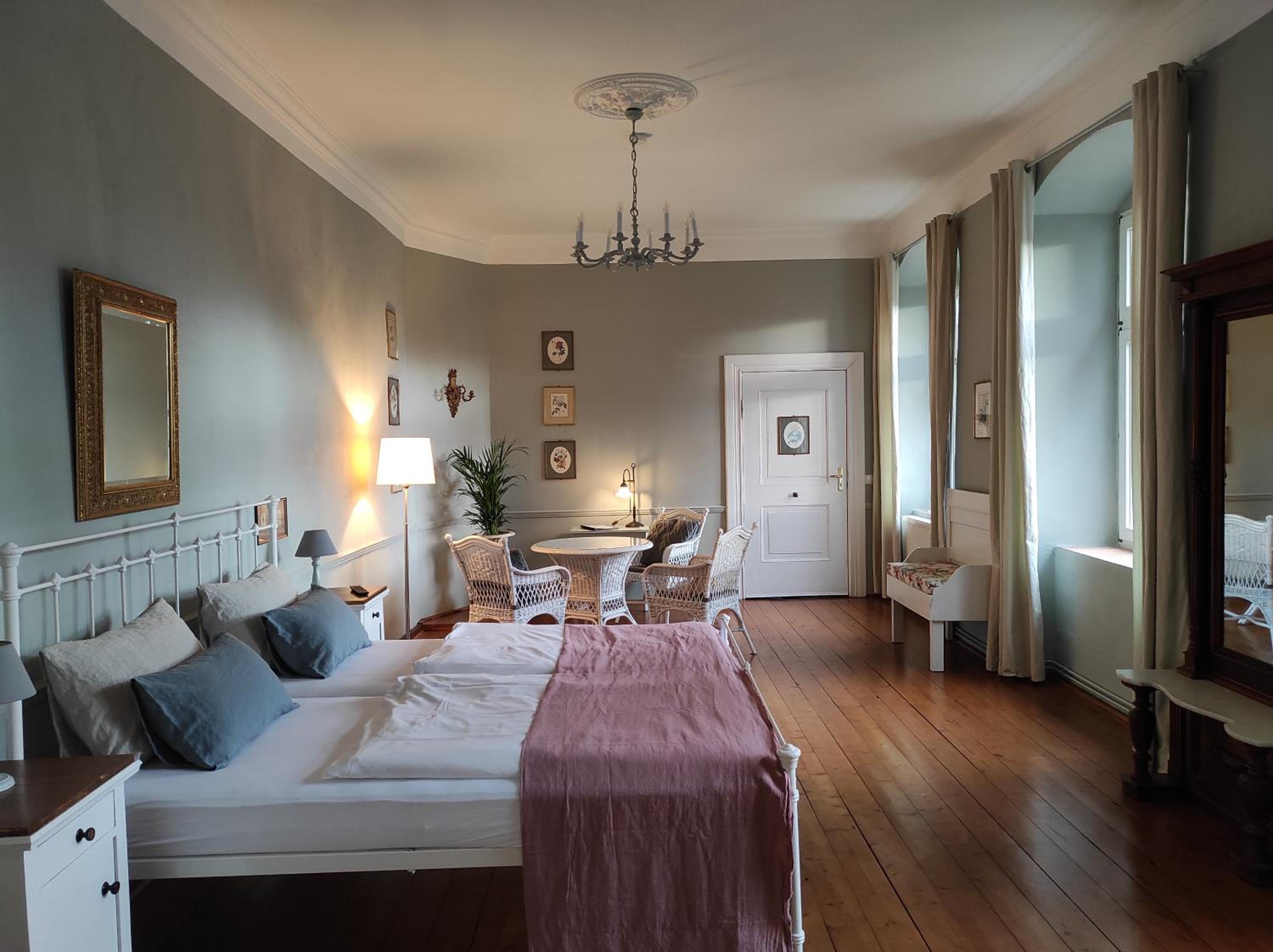 Large Double Room photo 1
