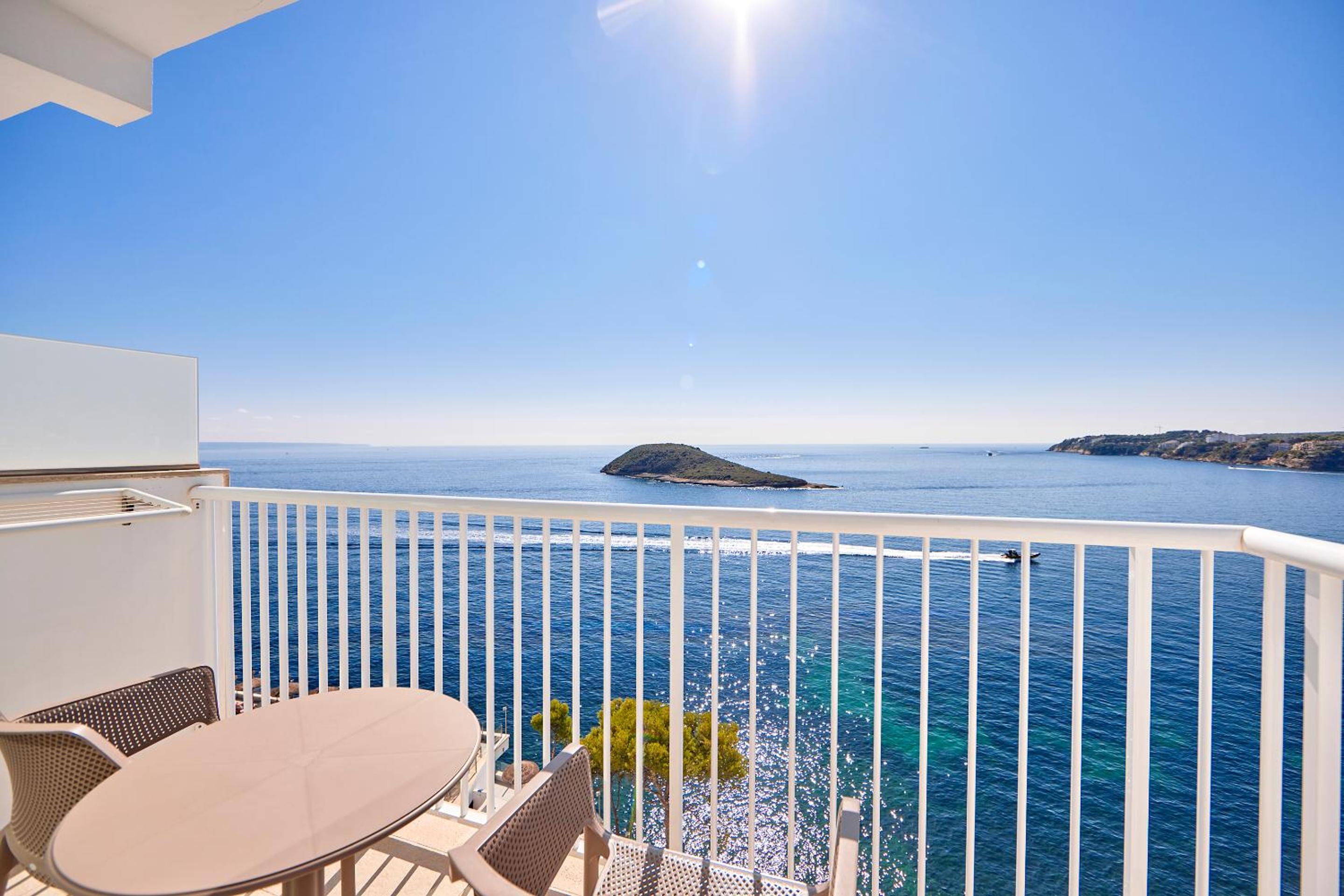 Double or Twin Room with Sea View