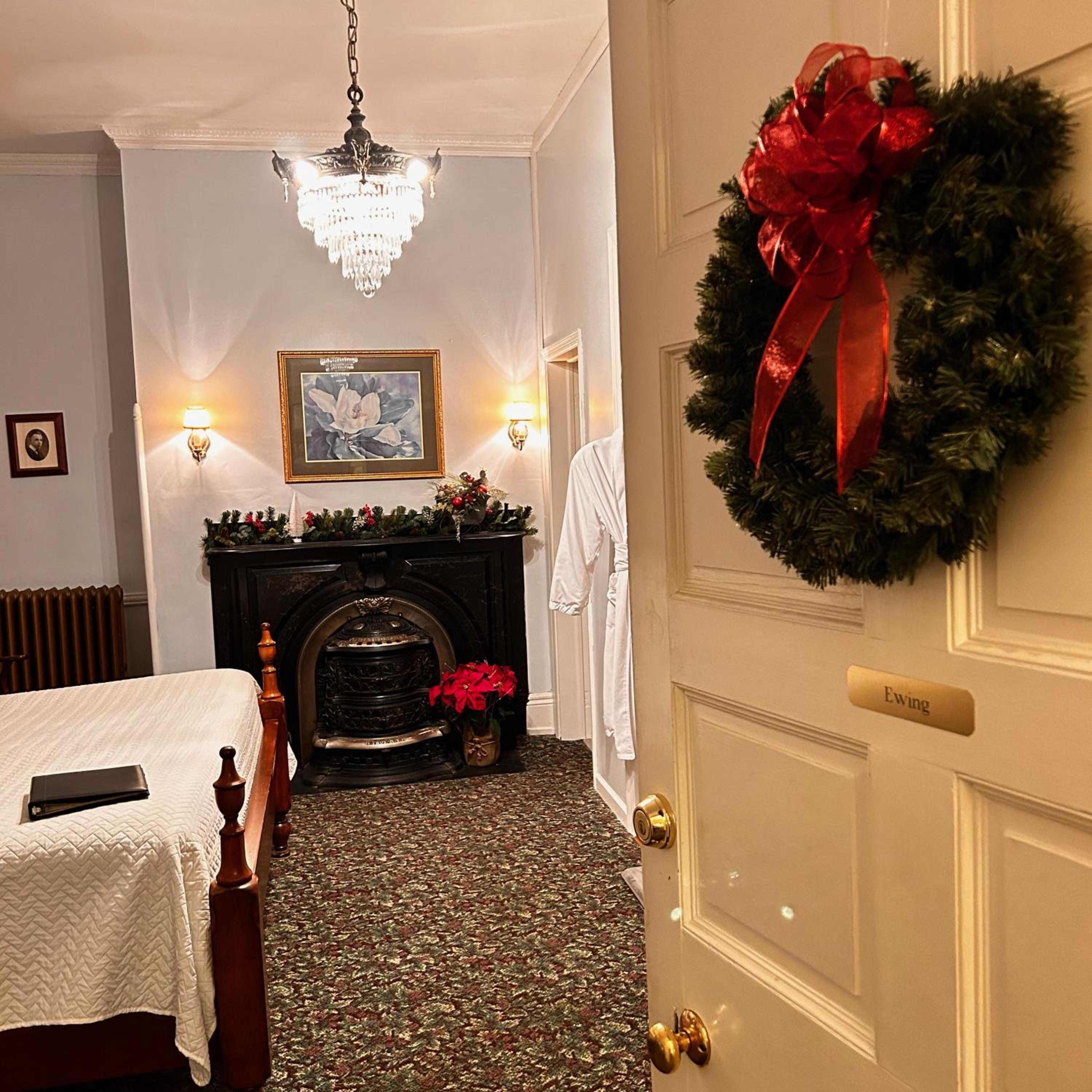 Ewing Room photo 1