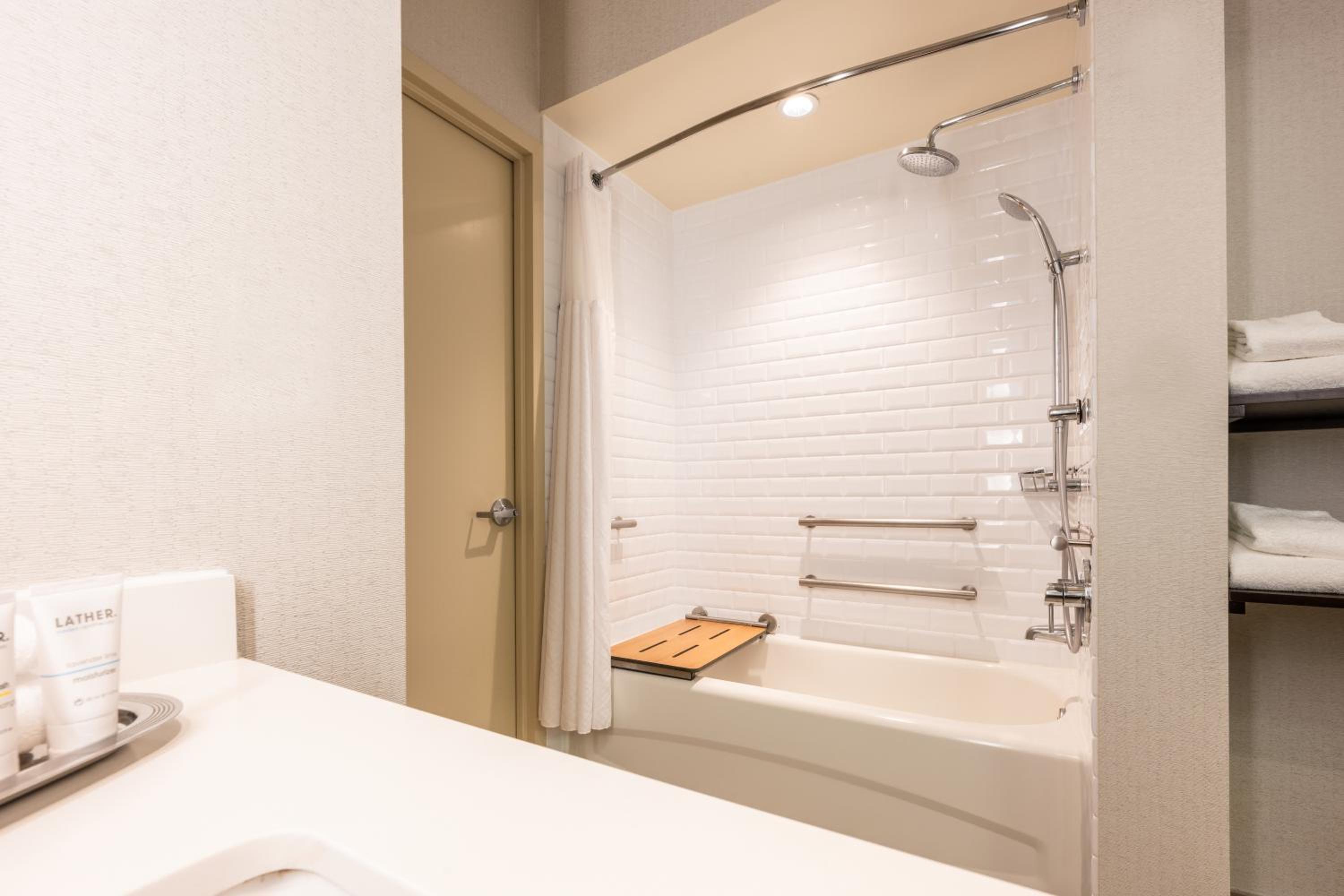 Signature Junior King Suite - Hearing Accessible photo 2
