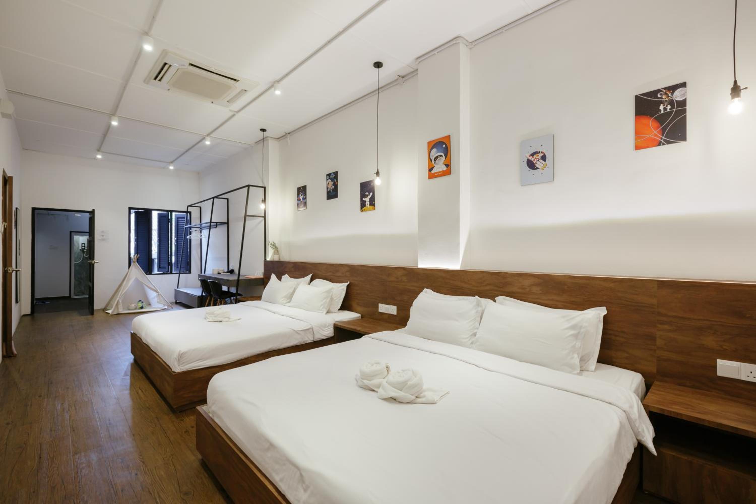 Family Room - Photo 9