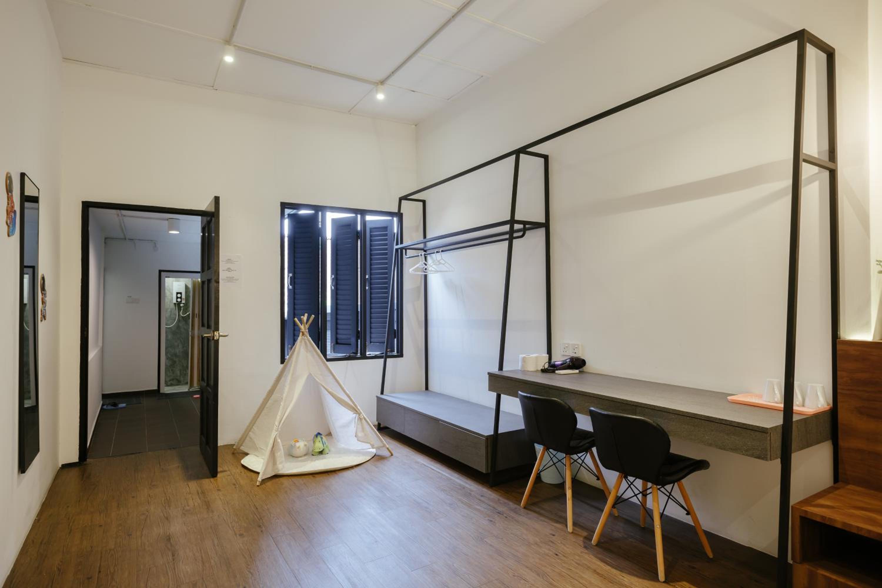 Family Room - Photo 24