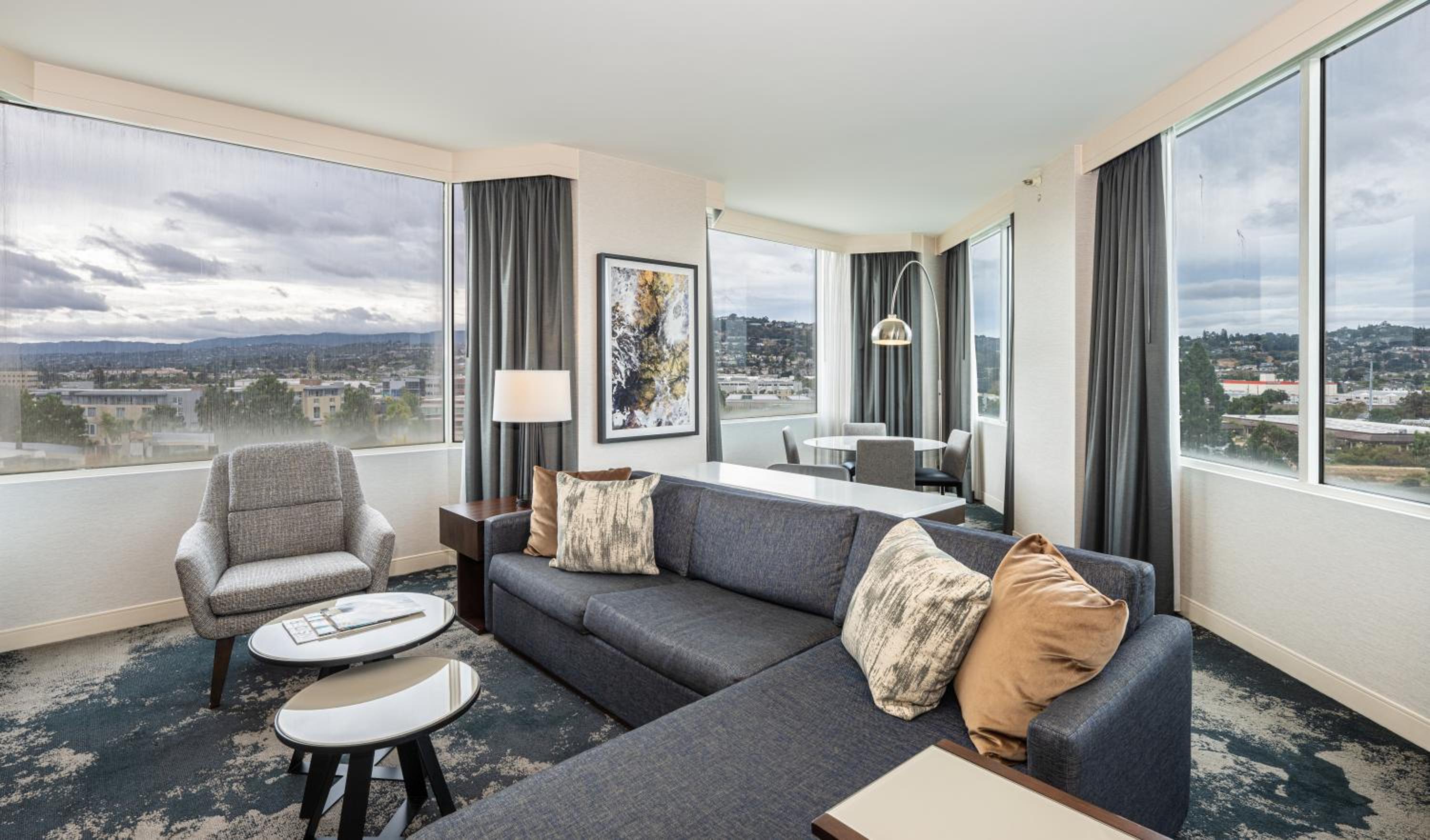 One-Bedroom Suite - Photo 9
