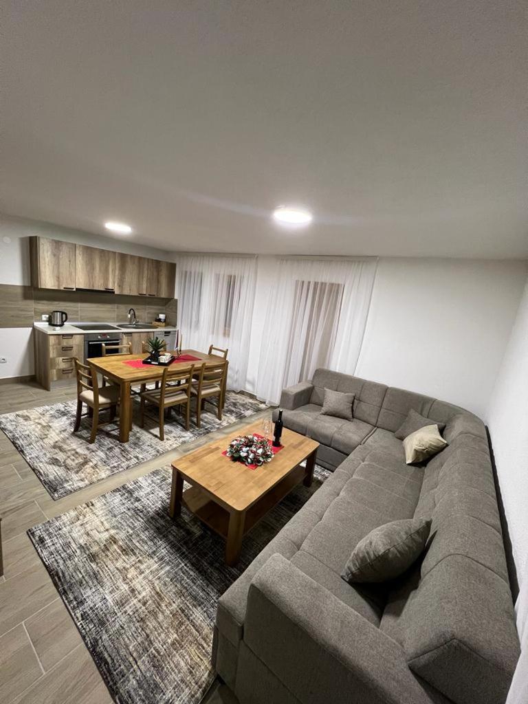 Three-Bedroom Apartment photo 1