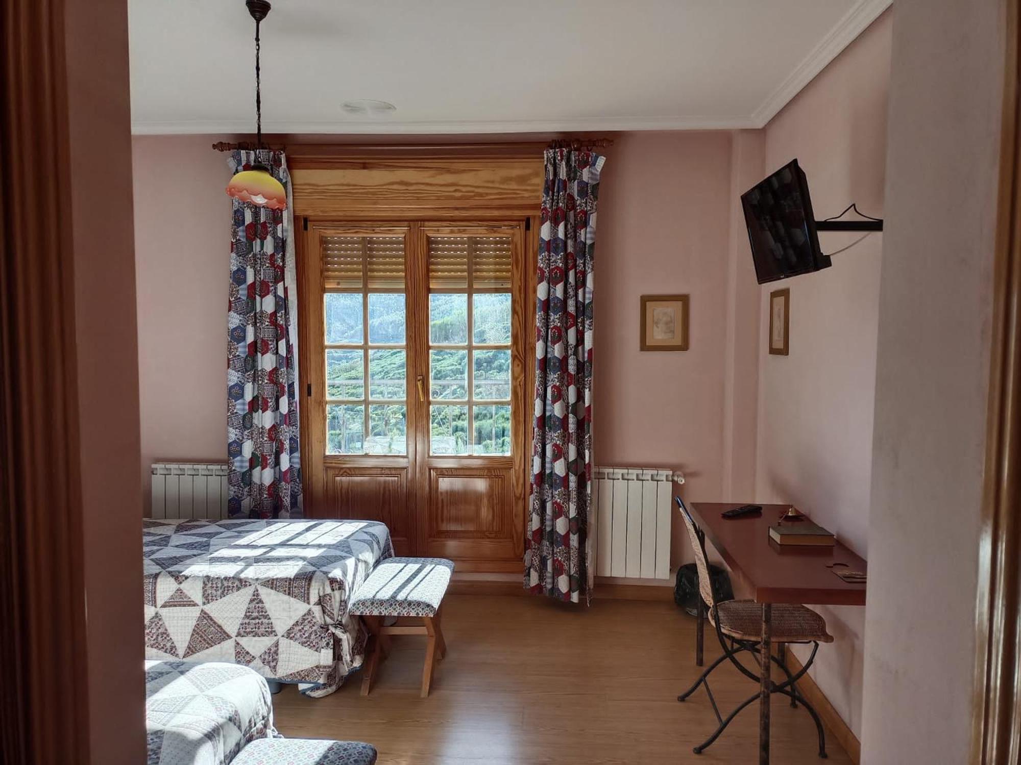 Twin Room - Photo 7