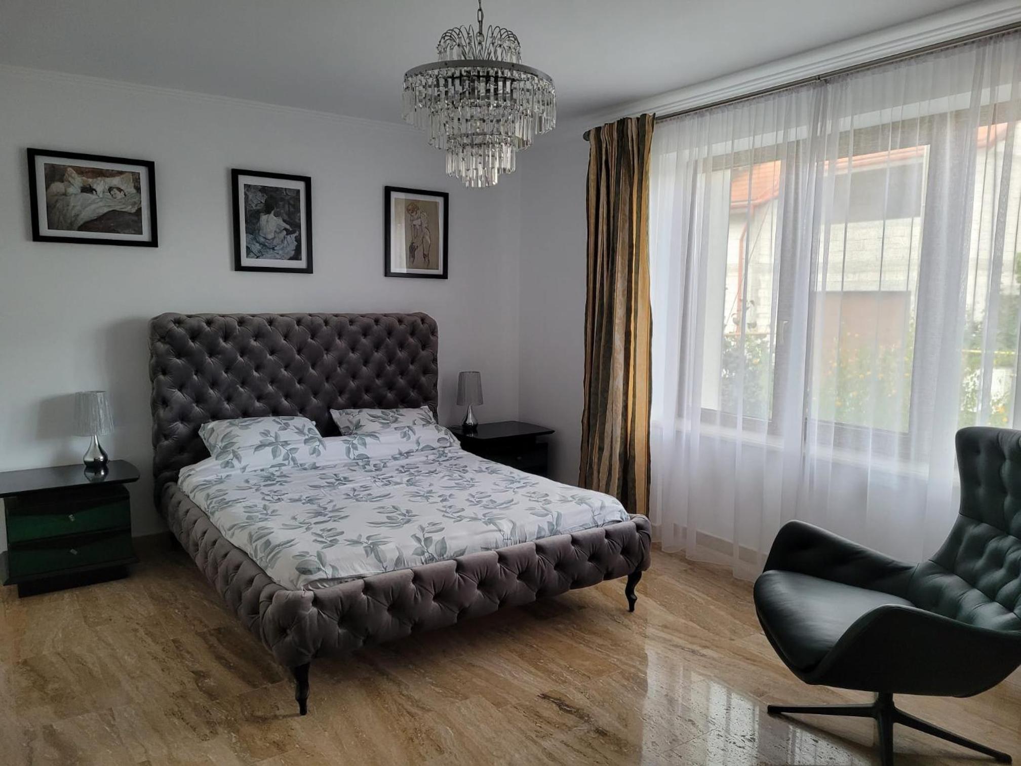 Two-Bedroom House - Photo 1