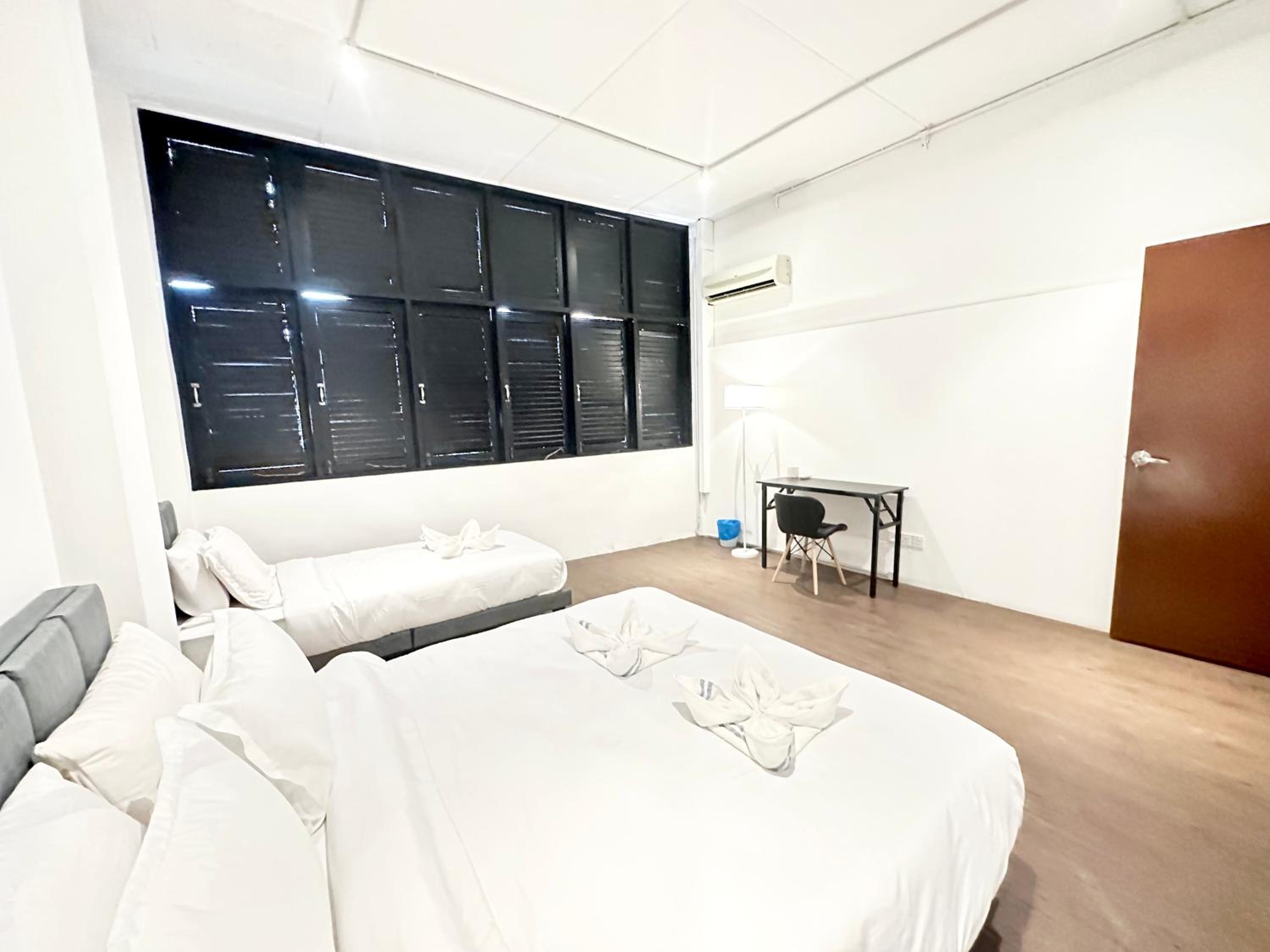 Family Room - Photo 14