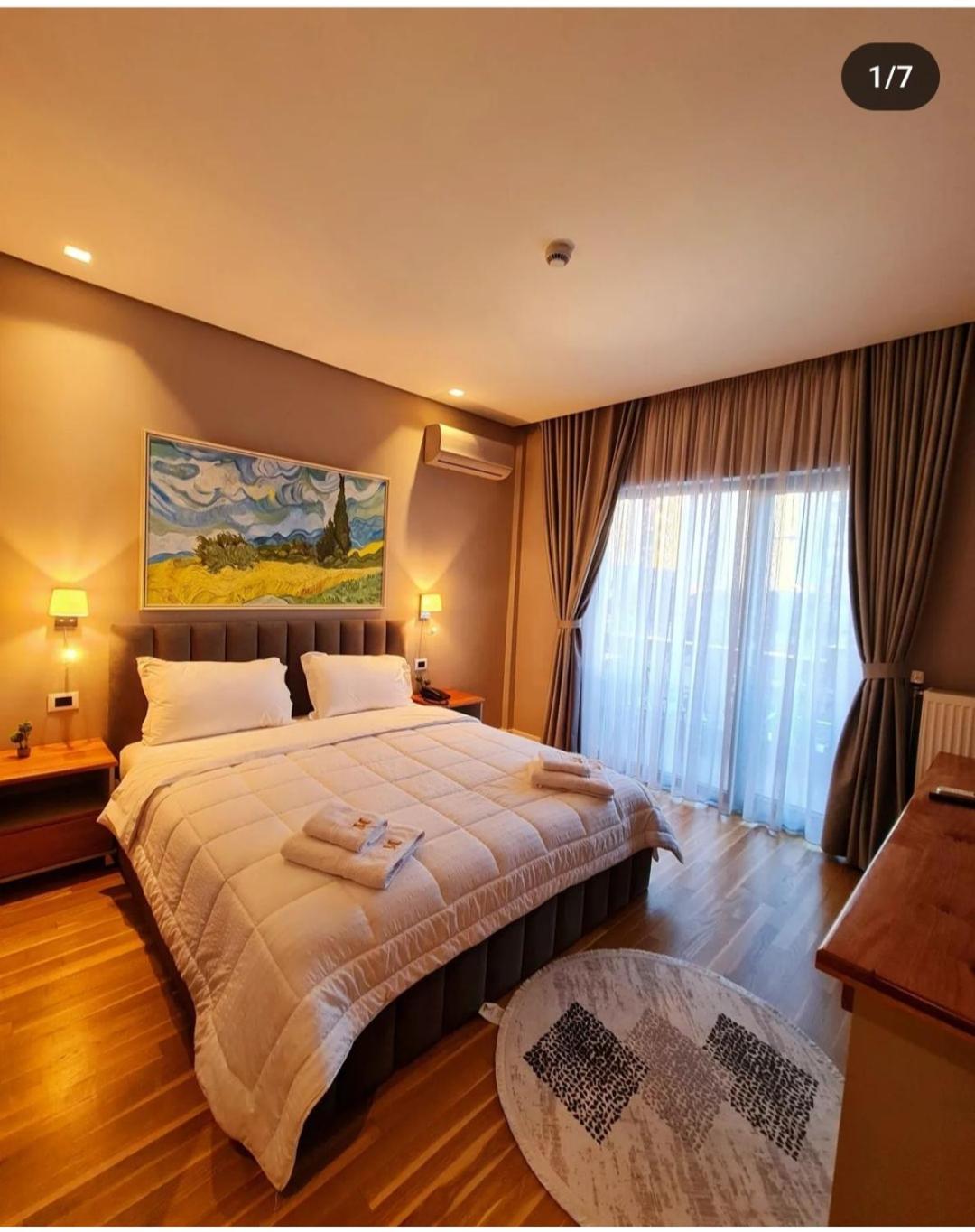Deluxe King Room photo 1