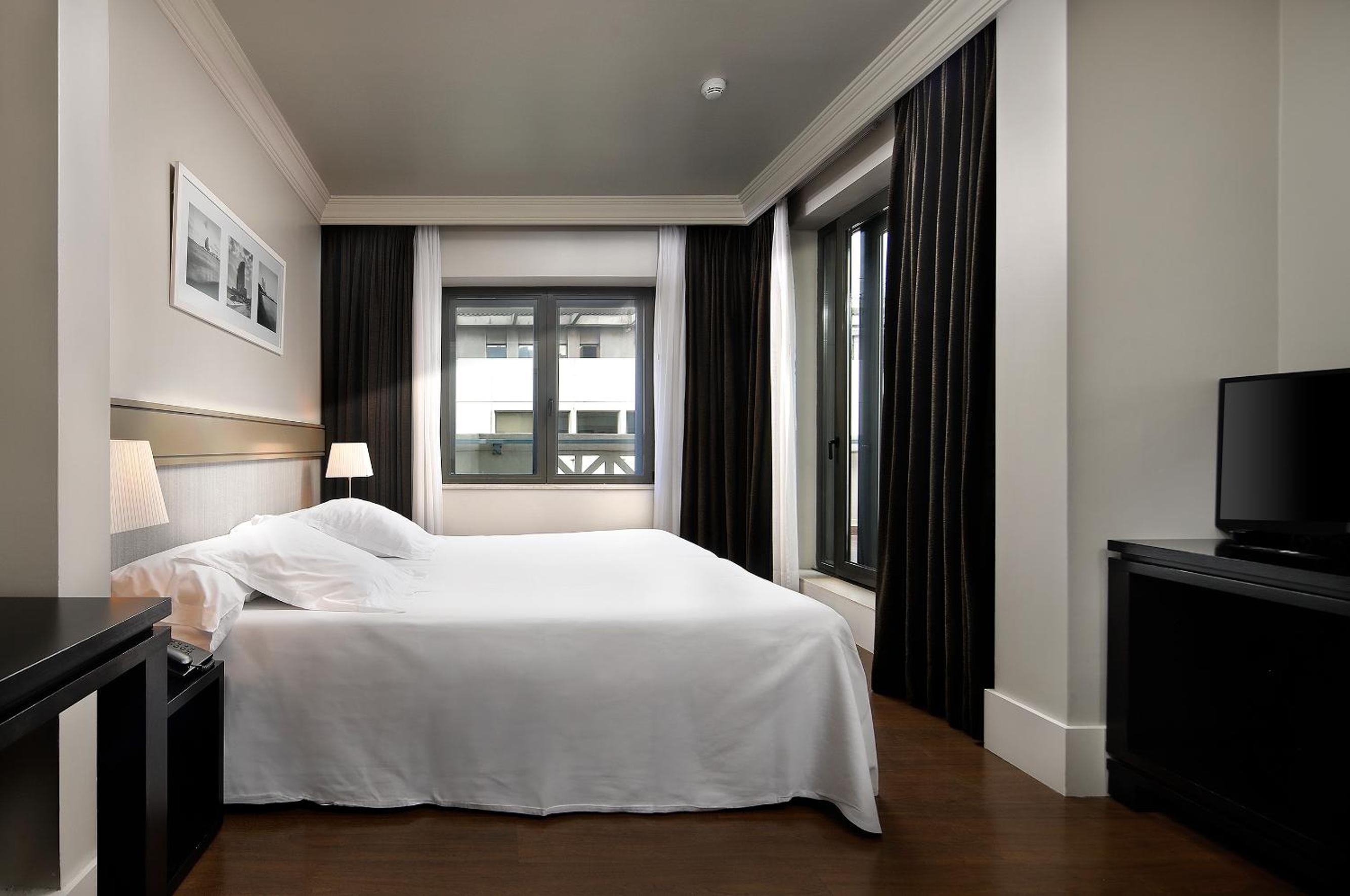 Double or Twin Room with City View photo 3