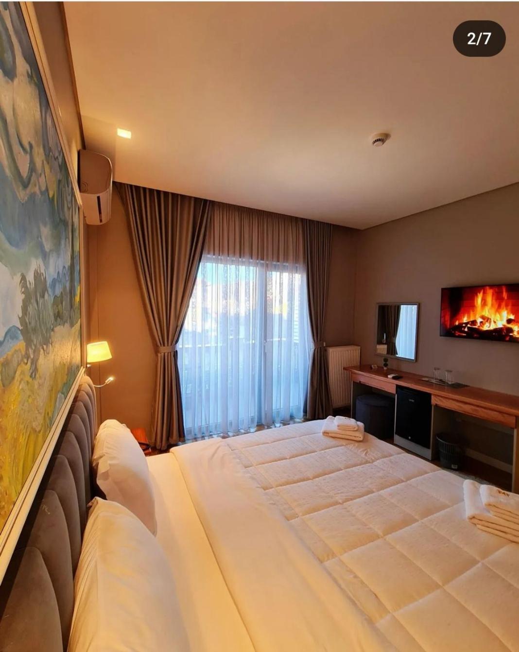 Deluxe King Room photo 2