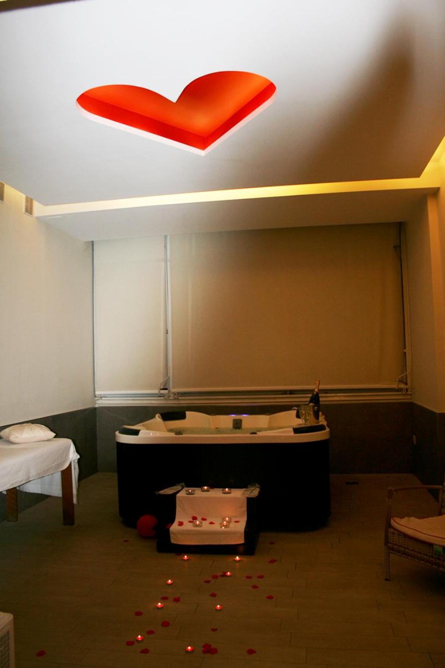 Deluxe King Room with Spa Bath (Turchese) - Photo 1
