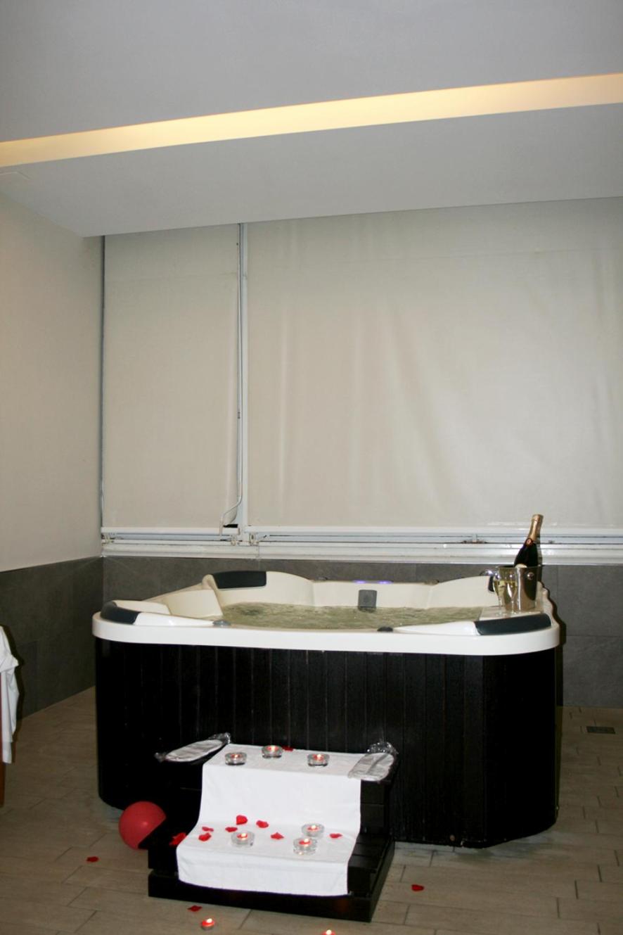 Deluxe King Room with Spa Bath (Turchese) - Photo 2
