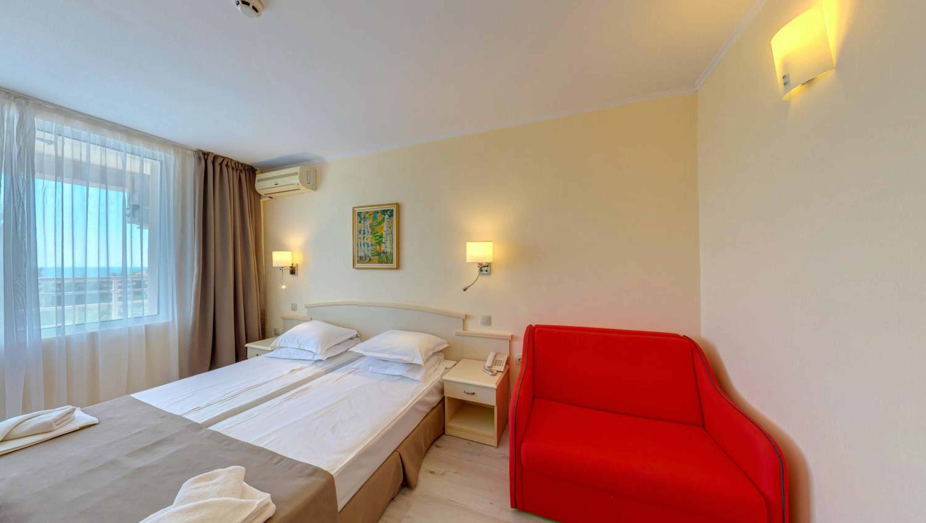Double or Twin Room with Balcony (2 Adults) with Free Parking photo 3