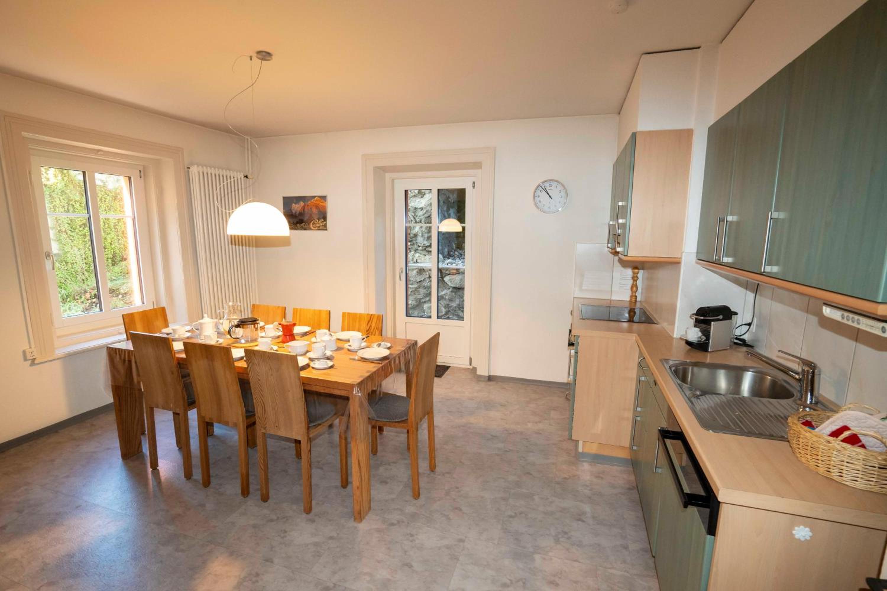 Apartment with Mountain View photo 3