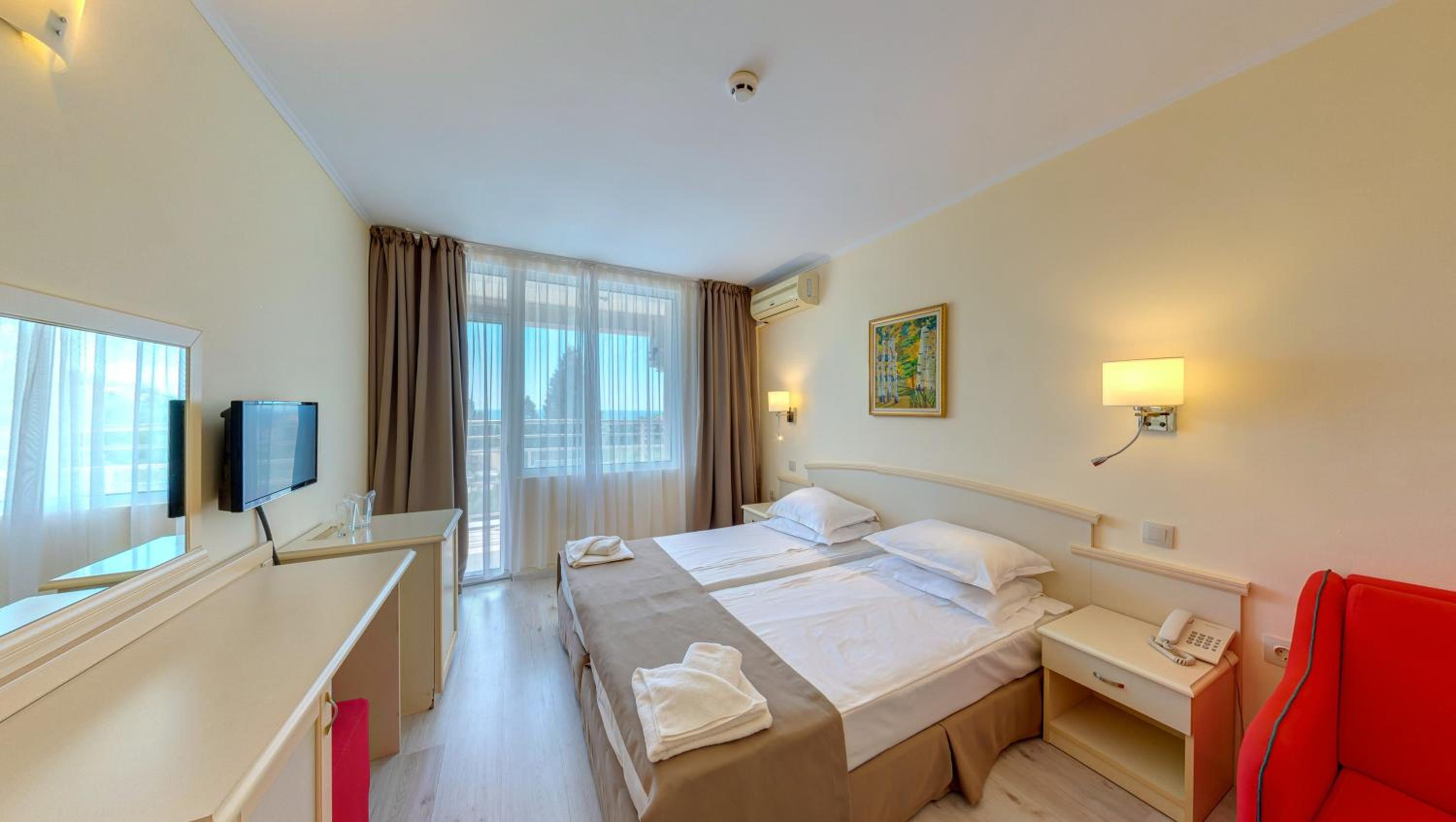 Double or Twin Room with Balcony (2 Adults) with Free Parking photo 2