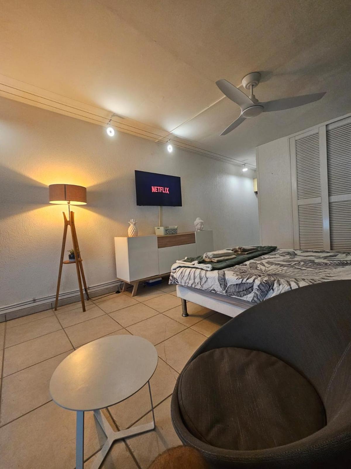 One-Bedroom Apartment - Photo 1